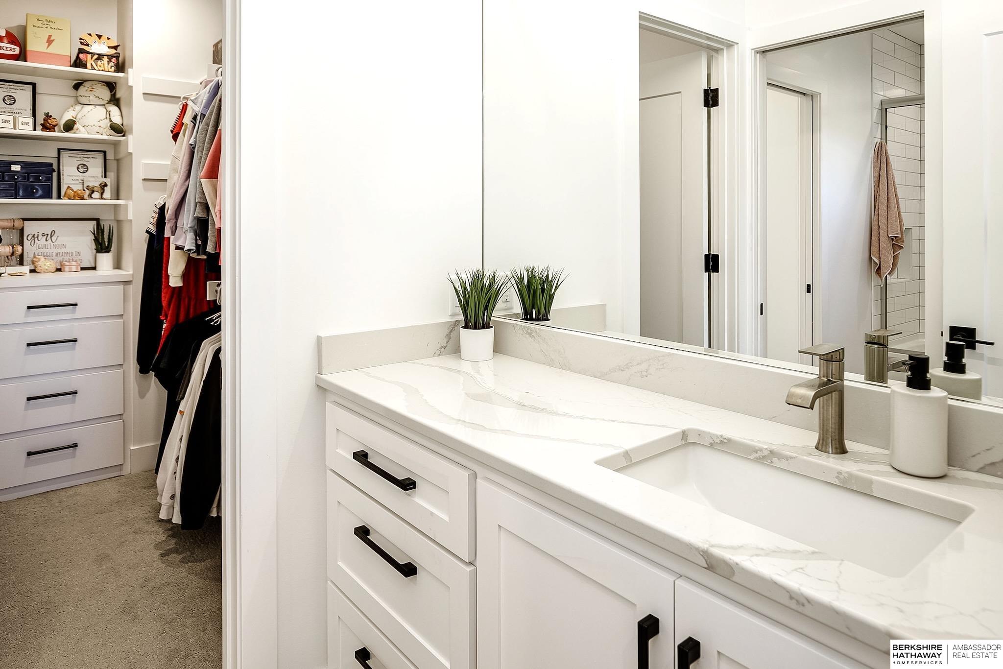 Yutan, Nebraska 68073, United States, 4 Bedrooms Bedrooms, ,4 BathroomsBathrooms,Residential,Pending,120025