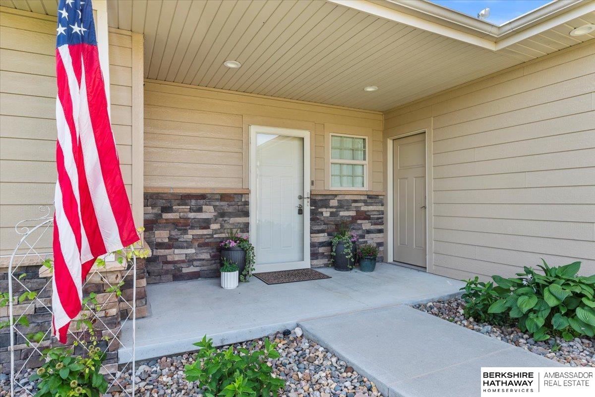 Glenwood, Iowa 51534, United States, 4 Bedrooms Bedrooms, ,3 BathroomsBathrooms,Residential,Pending,149584