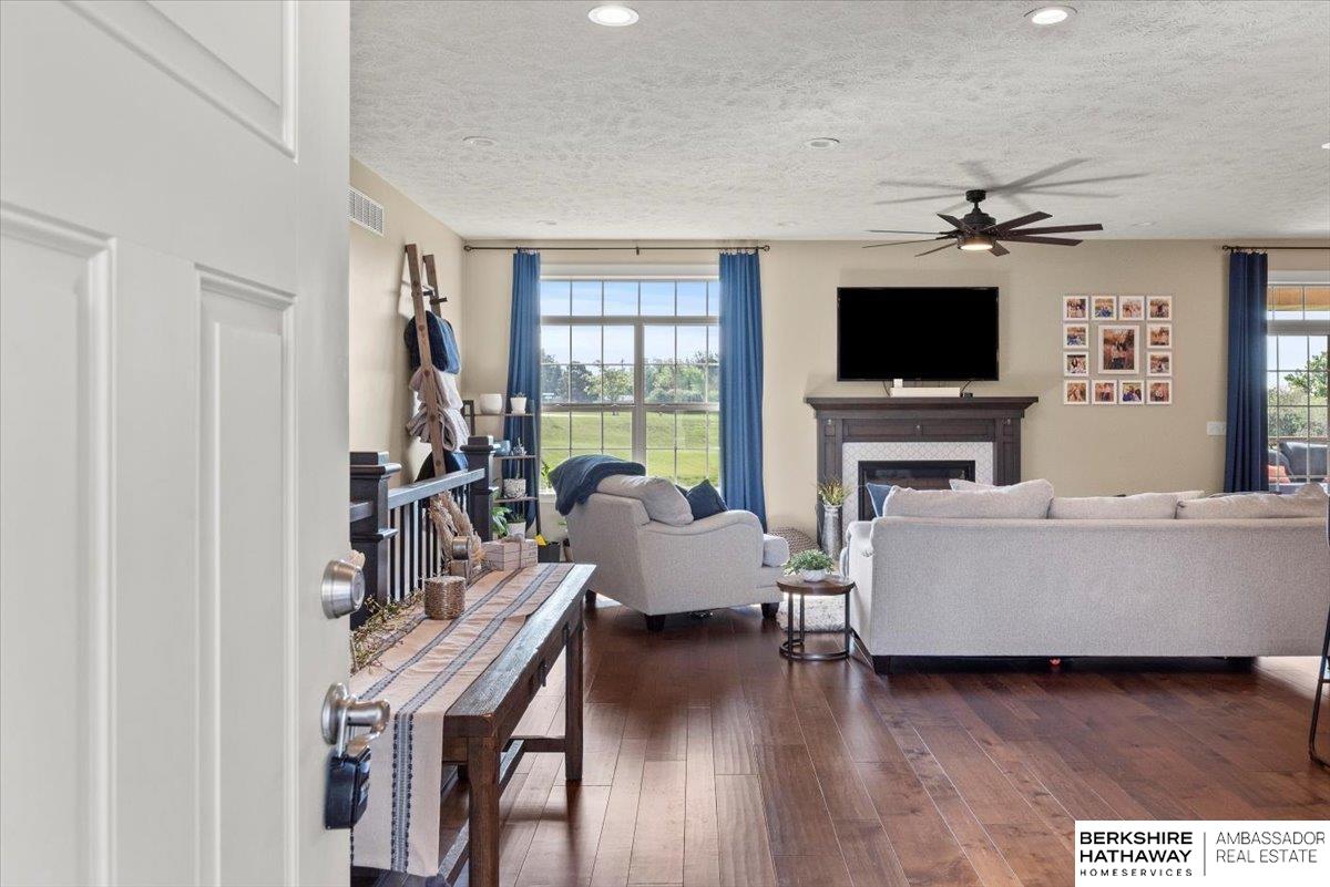 Glenwood, Iowa 51534, United States, 4 Bedrooms Bedrooms, ,3 BathroomsBathrooms,Residential,Pending,149584