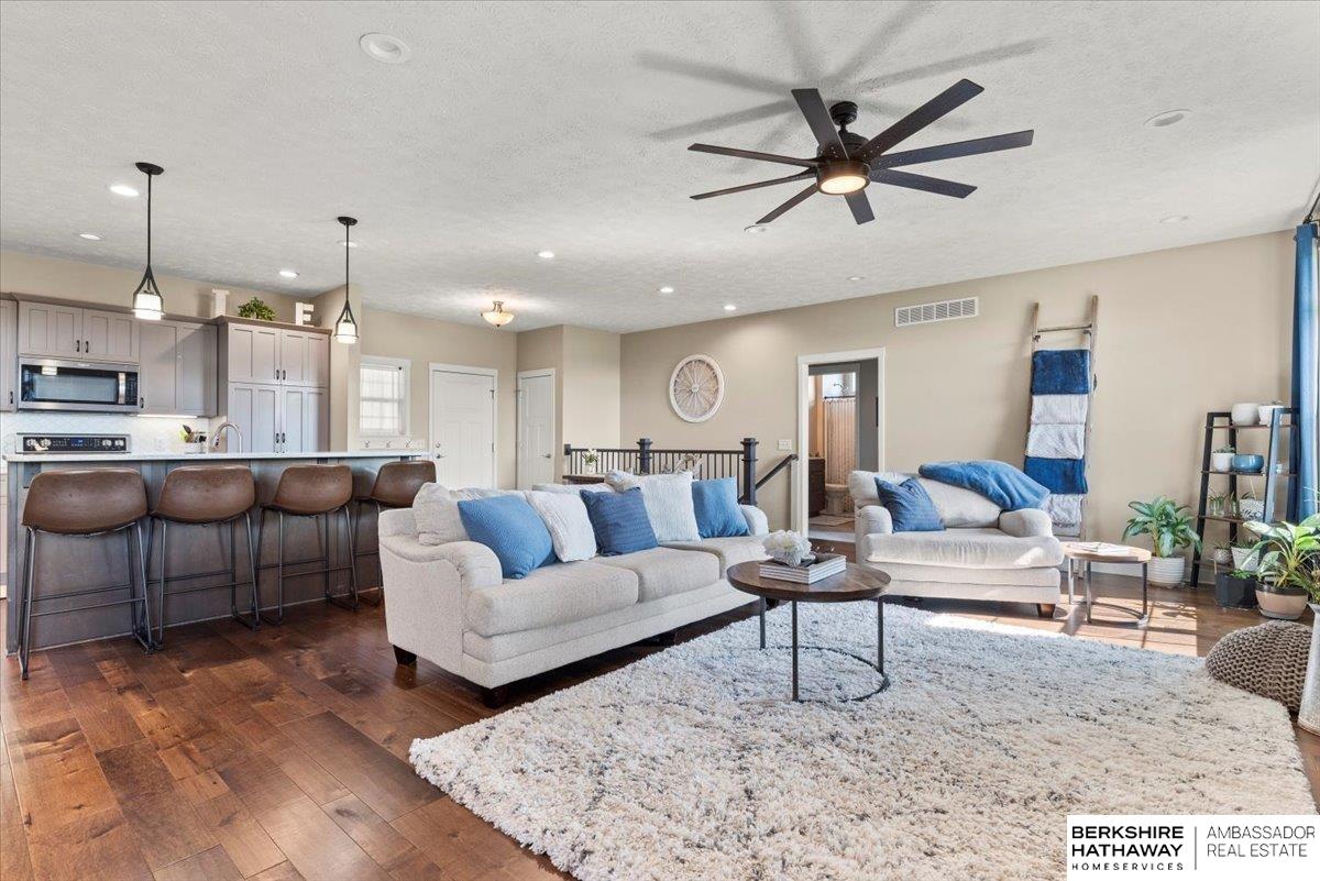 Glenwood, Iowa 51534, United States, 4 Bedrooms Bedrooms, ,3 BathroomsBathrooms,Residential,Pending,149584