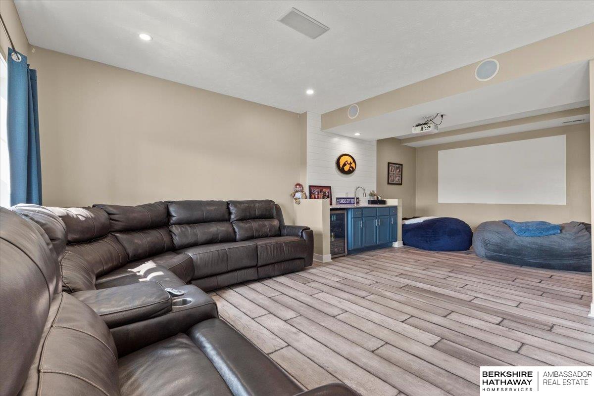 Glenwood, Iowa 51534, United States, 4 Bedrooms Bedrooms, ,3 BathroomsBathrooms,Residential,Pending,149584