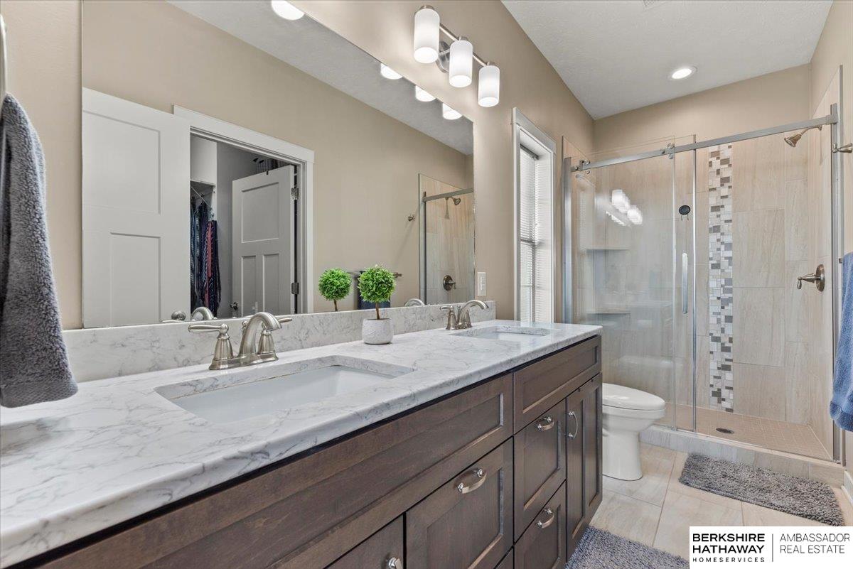 Glenwood, Iowa 51534, United States, 4 Bedrooms Bedrooms, ,3 BathroomsBathrooms,Residential,Pending,149584