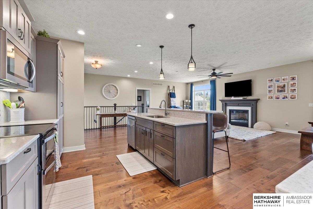 Glenwood, Iowa 51534, United States, 4 Bedrooms Bedrooms, ,3 BathroomsBathrooms,Residential,Pending,149584