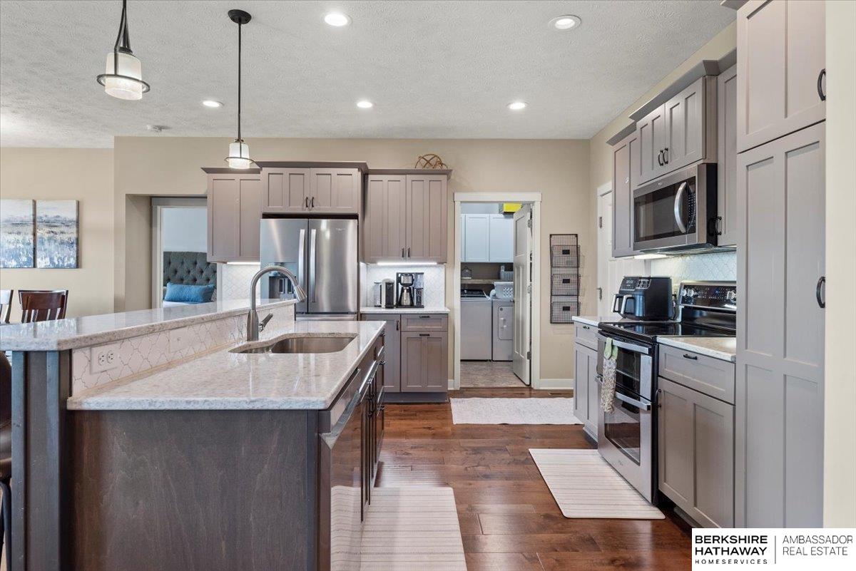 Glenwood, Iowa 51534, United States, 4 Bedrooms Bedrooms, ,3 BathroomsBathrooms,Residential,Pending,149584