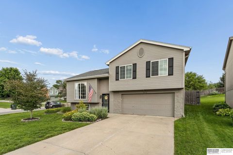 Photo of 18932 U Street, Omaha, NE 68135 (MLS # 22617467)