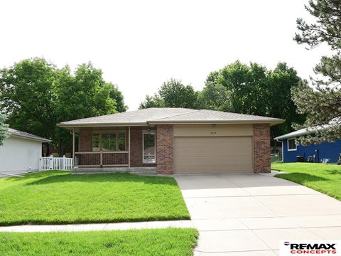 Photo of 5540 Thistle Circle, Lincoln, NE 68516 (MLS # 22617596)