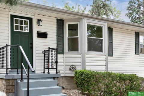 Photo of 813 Janes View Street, Papillion, NE 68046 (MLS # 22530438)