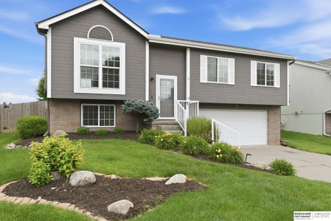 Photo of 17354 Ruggles Street, Omaha, NE 68116 (MLS # 22617773)