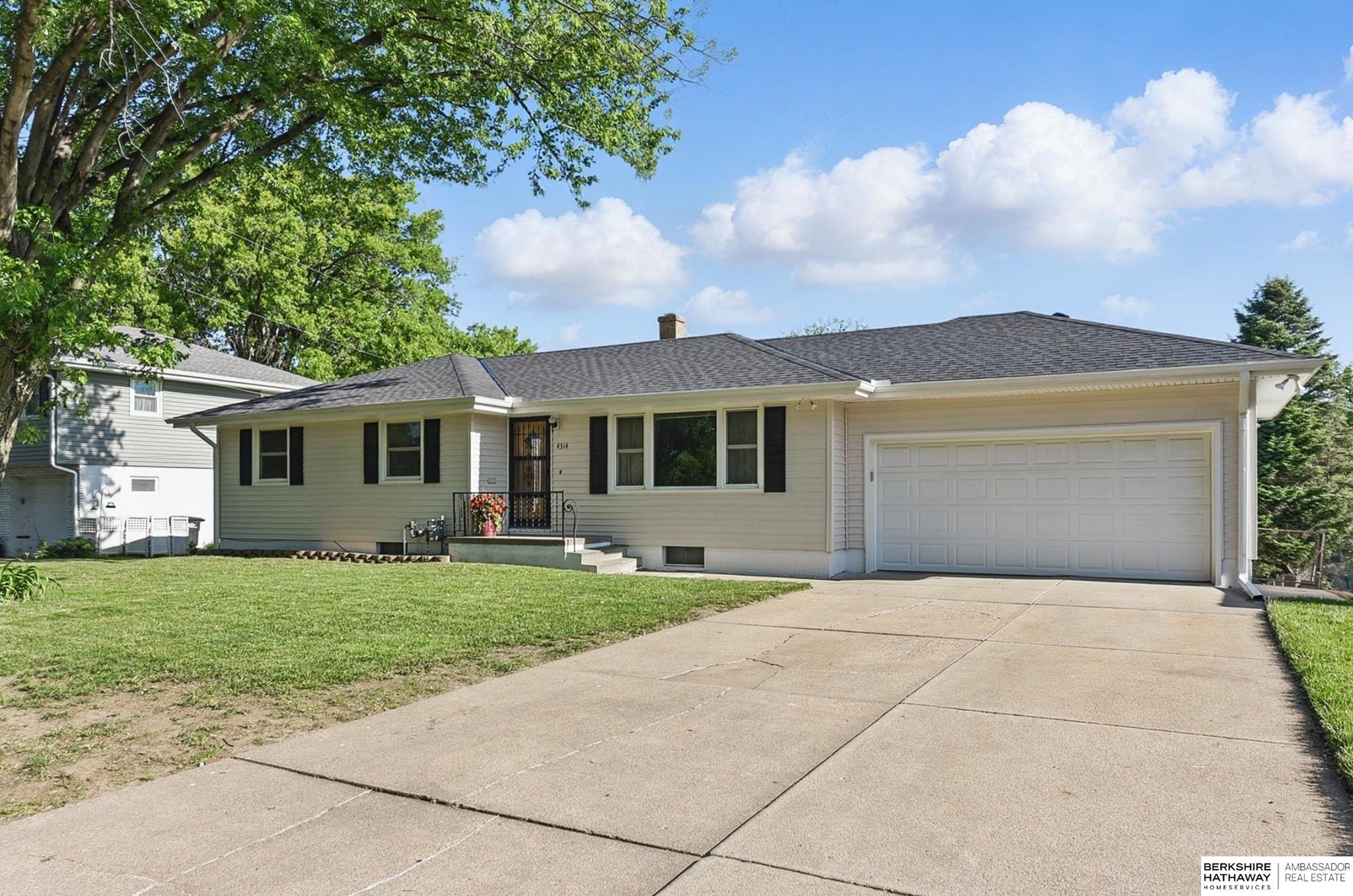 Omaha, Nebraska 68105, United States, 3 Bedrooms Bedrooms, ,2 BathroomsBathrooms,Residential,Pending,136922