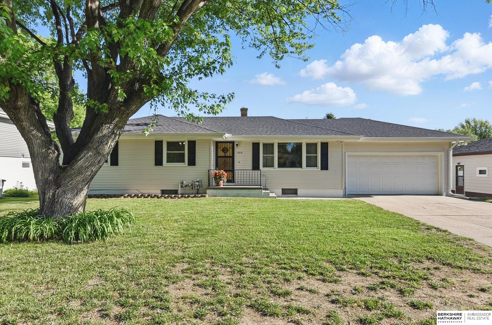 Omaha, Nebraska 68105, United States, 3 Bedrooms Bedrooms, ,2 BathroomsBathrooms,Residential,Pending,136922