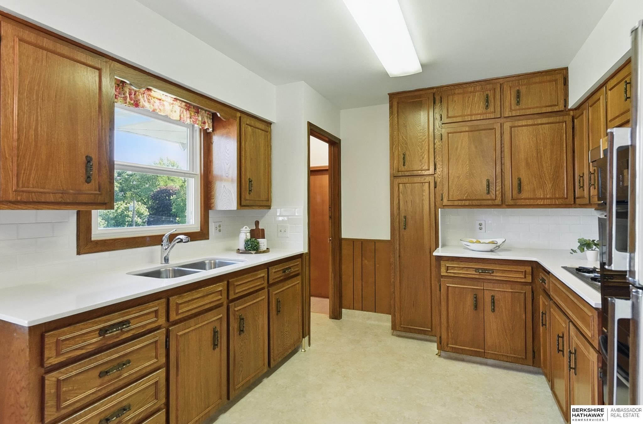 Omaha, Nebraska 68105, United States, 3 Bedrooms Bedrooms, ,2 BathroomsBathrooms,Residential,Pending,136922