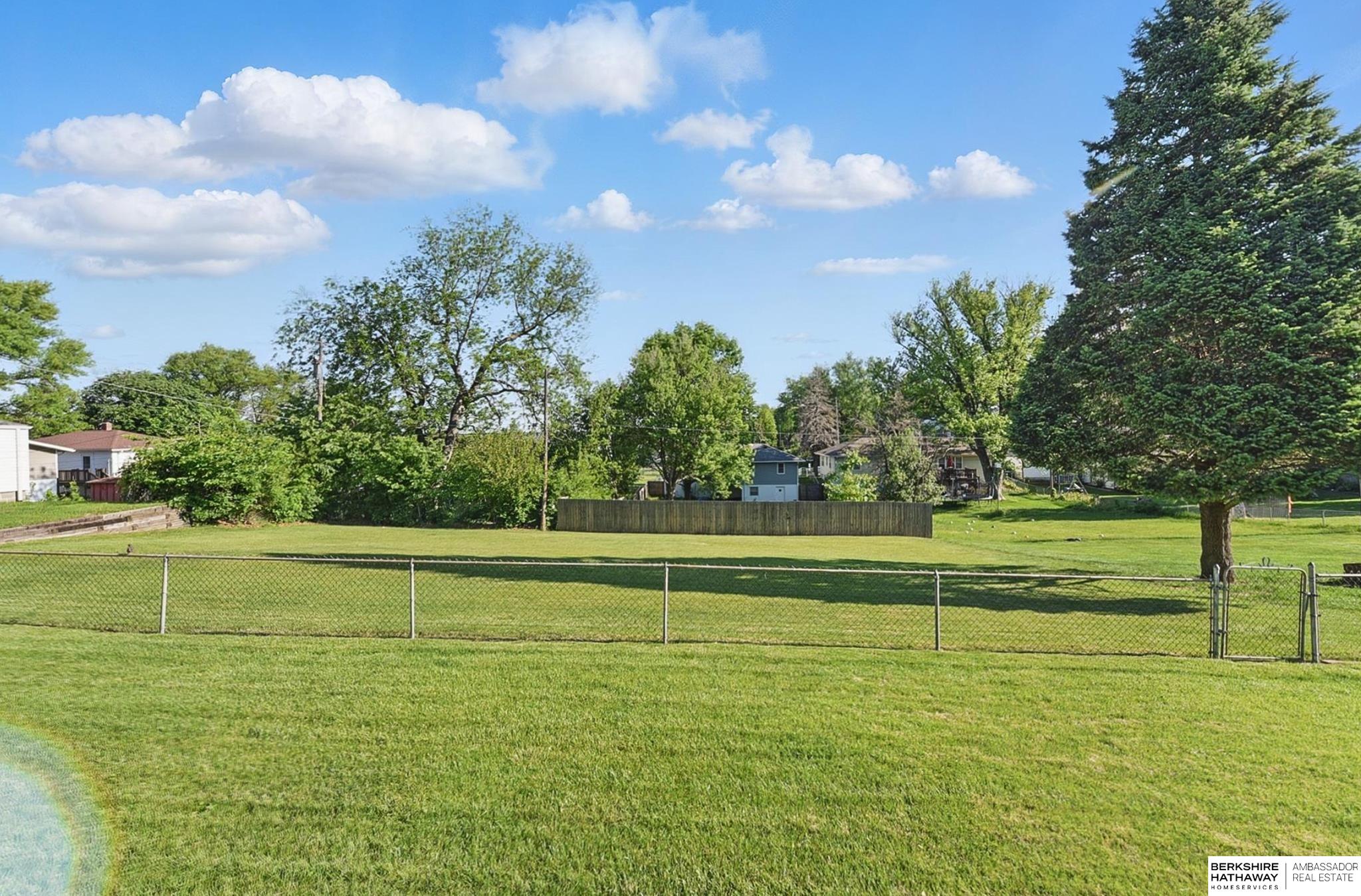 Omaha, Nebraska 68105, United States, 3 Bedrooms Bedrooms, ,2 BathroomsBathrooms,Residential,Pending,136922