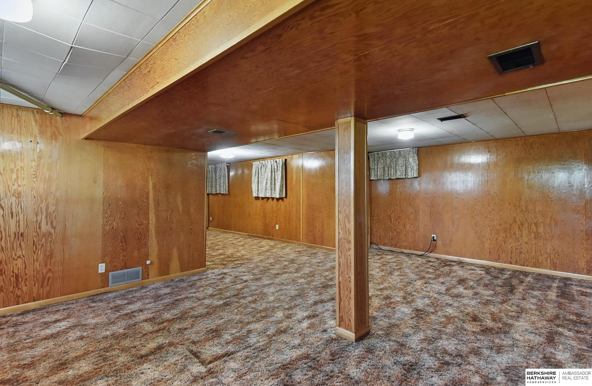 Omaha, Nebraska 68105, United States, 3 Bedrooms Bedrooms, ,2 BathroomsBathrooms,Residential,Pending,136922