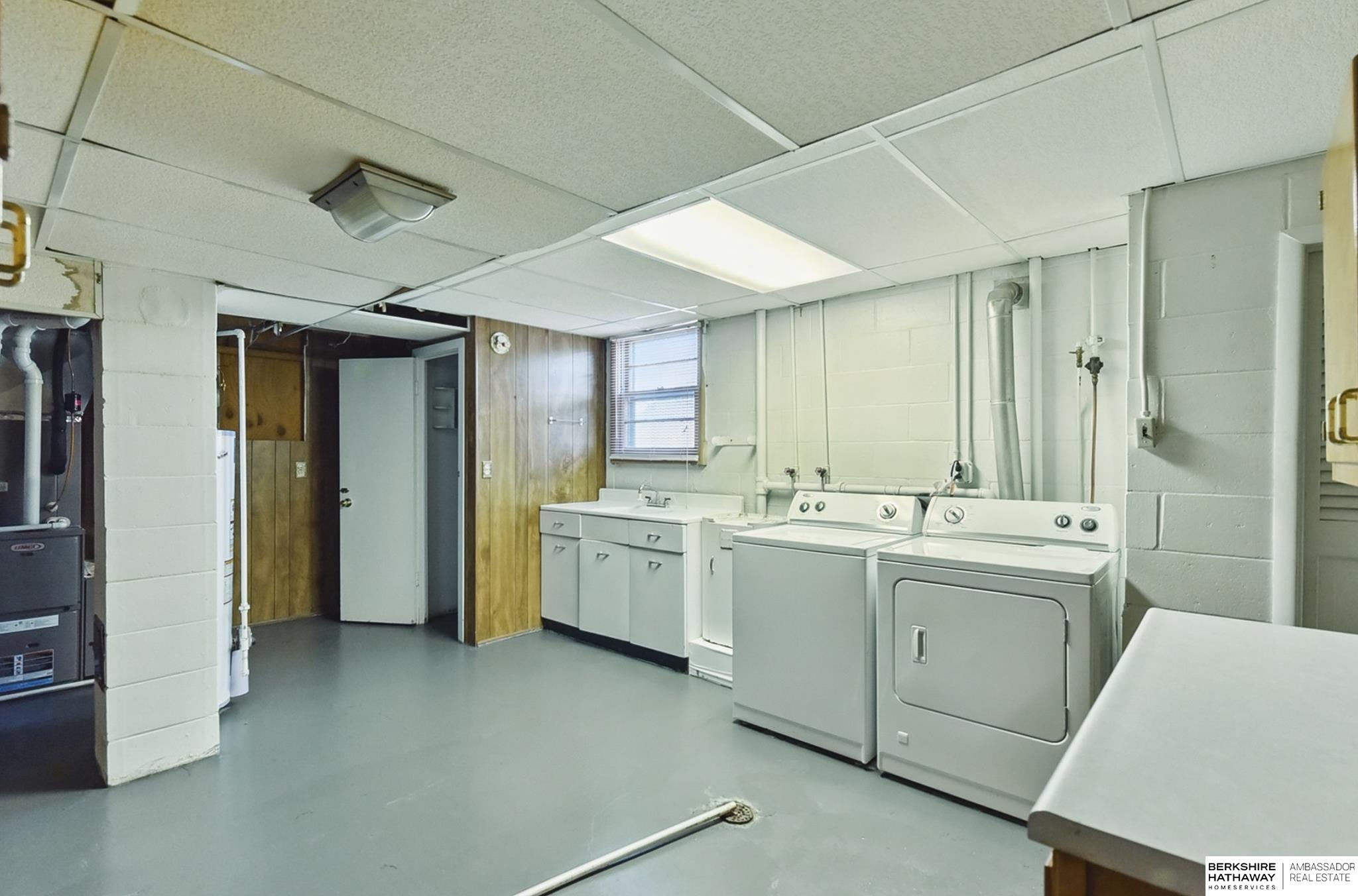 Omaha, Nebraska 68105, United States, 3 Bedrooms Bedrooms, ,2 BathroomsBathrooms,Residential,Pending,136922