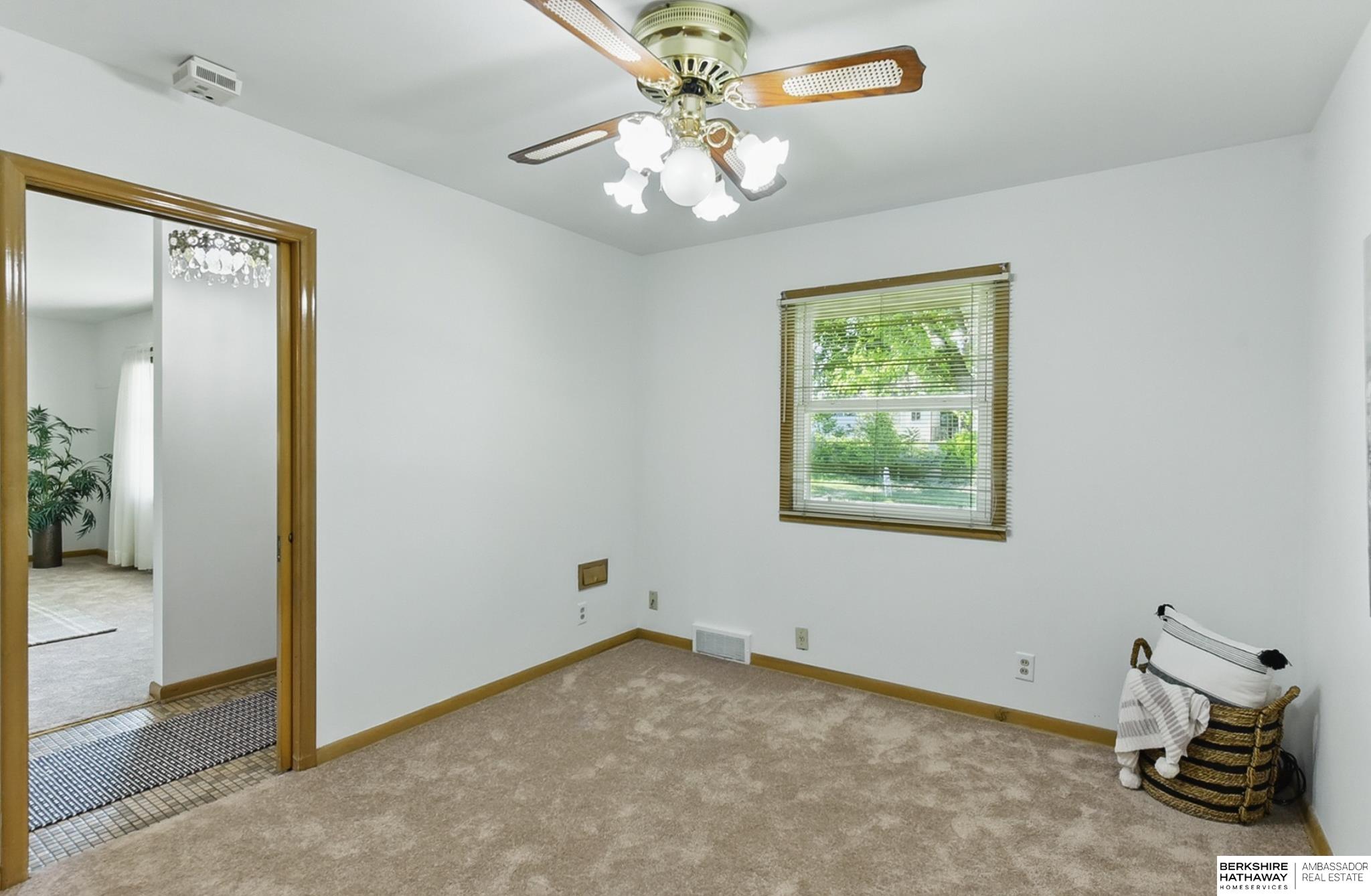 Omaha, Nebraska 68105, United States, 3 Bedrooms Bedrooms, ,2 BathroomsBathrooms,Residential,Pending,136922