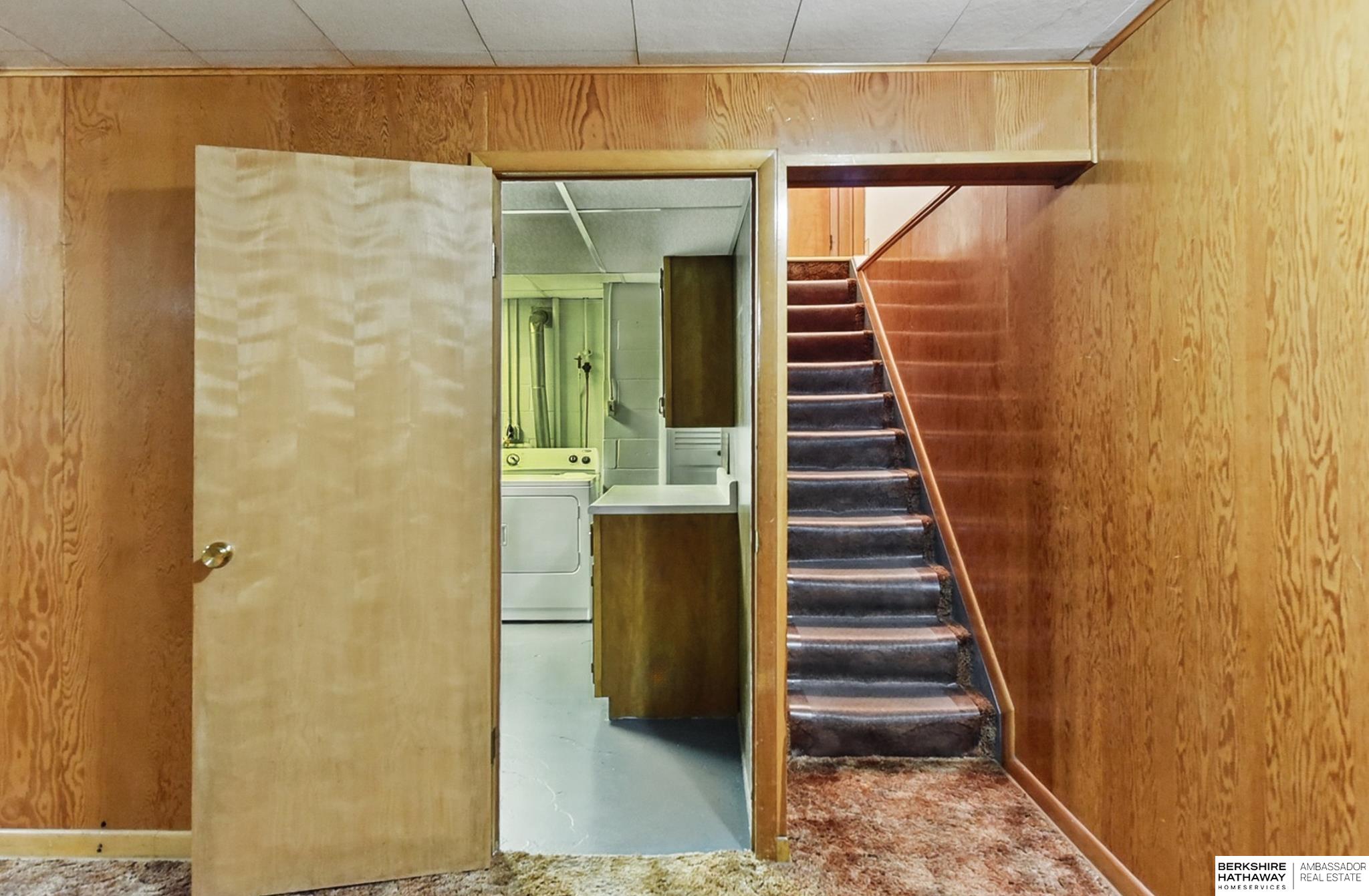 Omaha, Nebraska 68105, United States, 3 Bedrooms Bedrooms, ,2 BathroomsBathrooms,Residential,Pending,136922