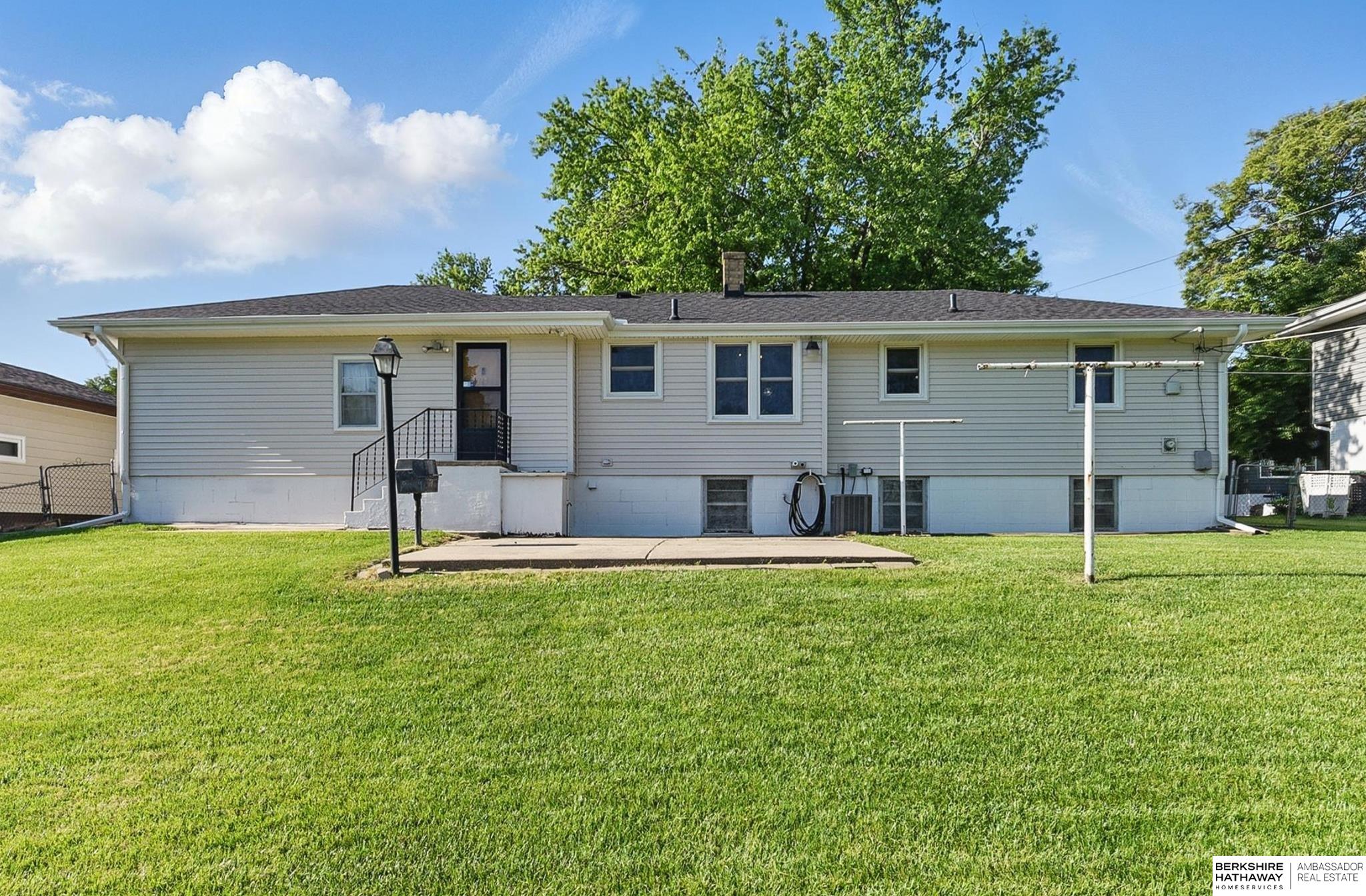 Omaha, Nebraska 68105, United States, 3 Bedrooms Bedrooms, ,2 BathroomsBathrooms,Residential,Pending,136922