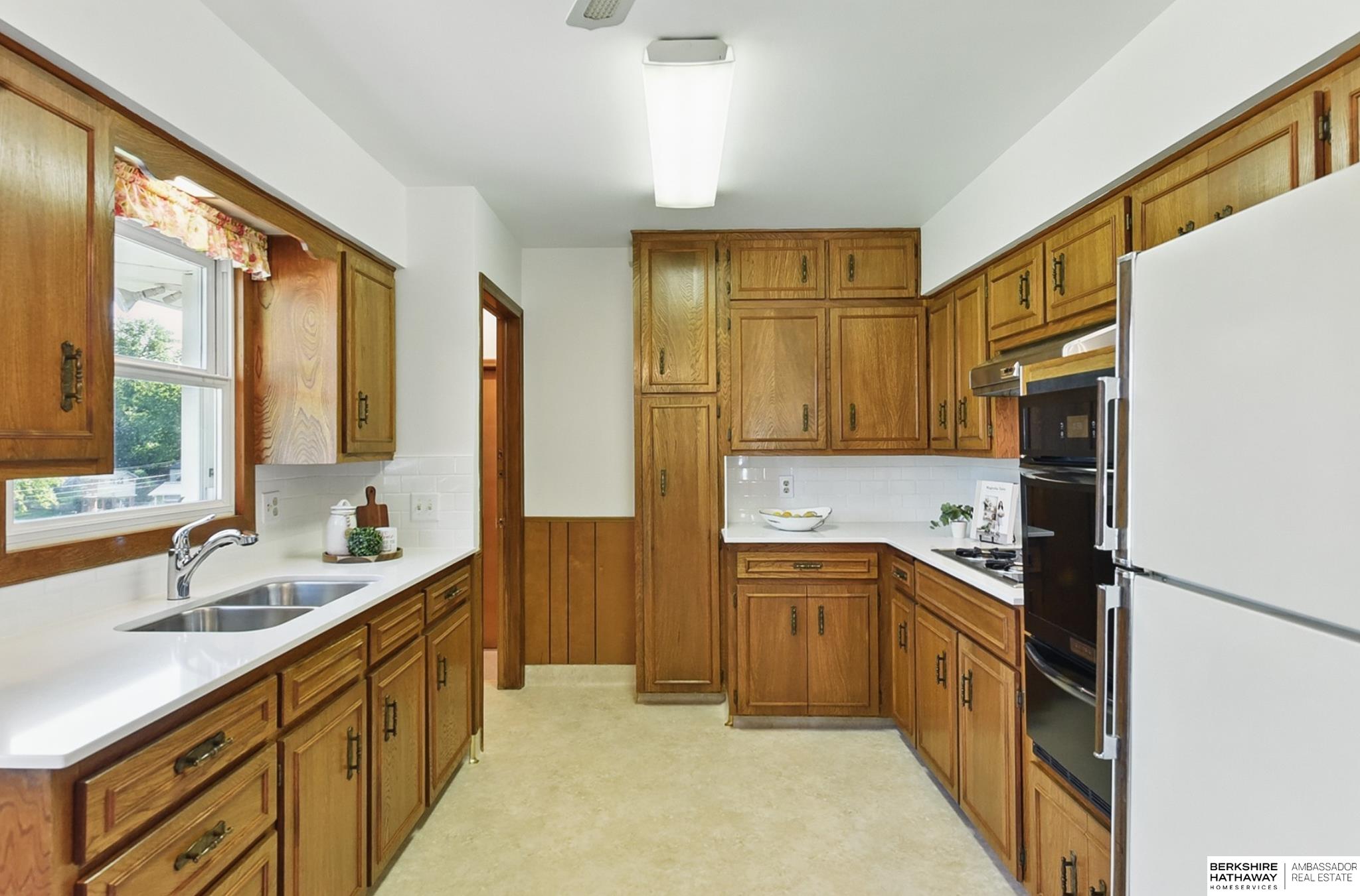 Omaha, Nebraska 68105, United States, 3 Bedrooms Bedrooms, ,2 BathroomsBathrooms,Residential,Pending,136922