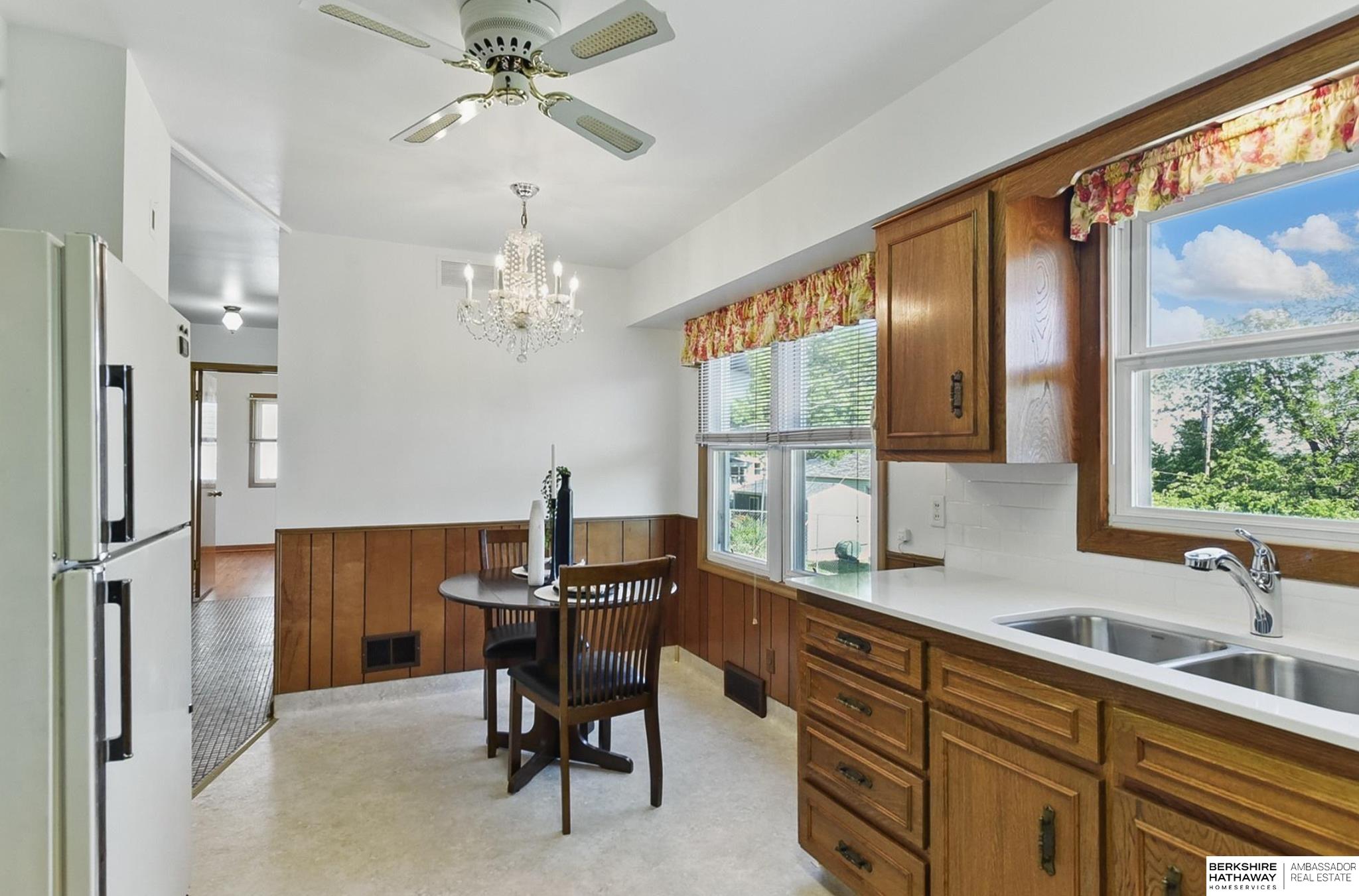 Omaha, Nebraska 68105, United States, 3 Bedrooms Bedrooms, ,2 BathroomsBathrooms,Residential,Pending,136922