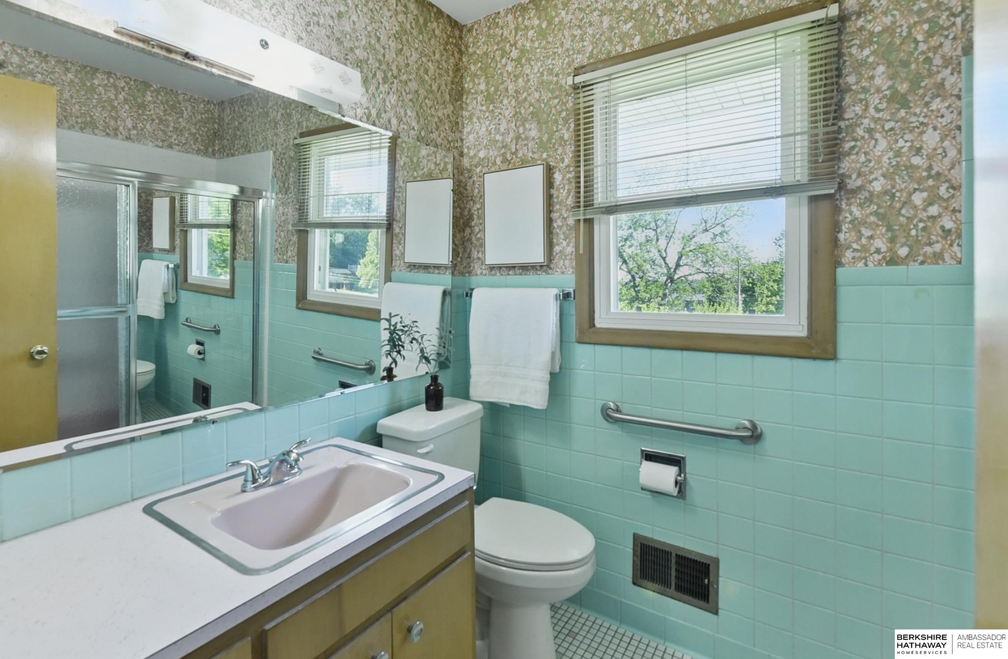 Omaha, Nebraska 68105, United States, 3 Bedrooms Bedrooms, ,2 BathroomsBathrooms,Residential,Pending,136922