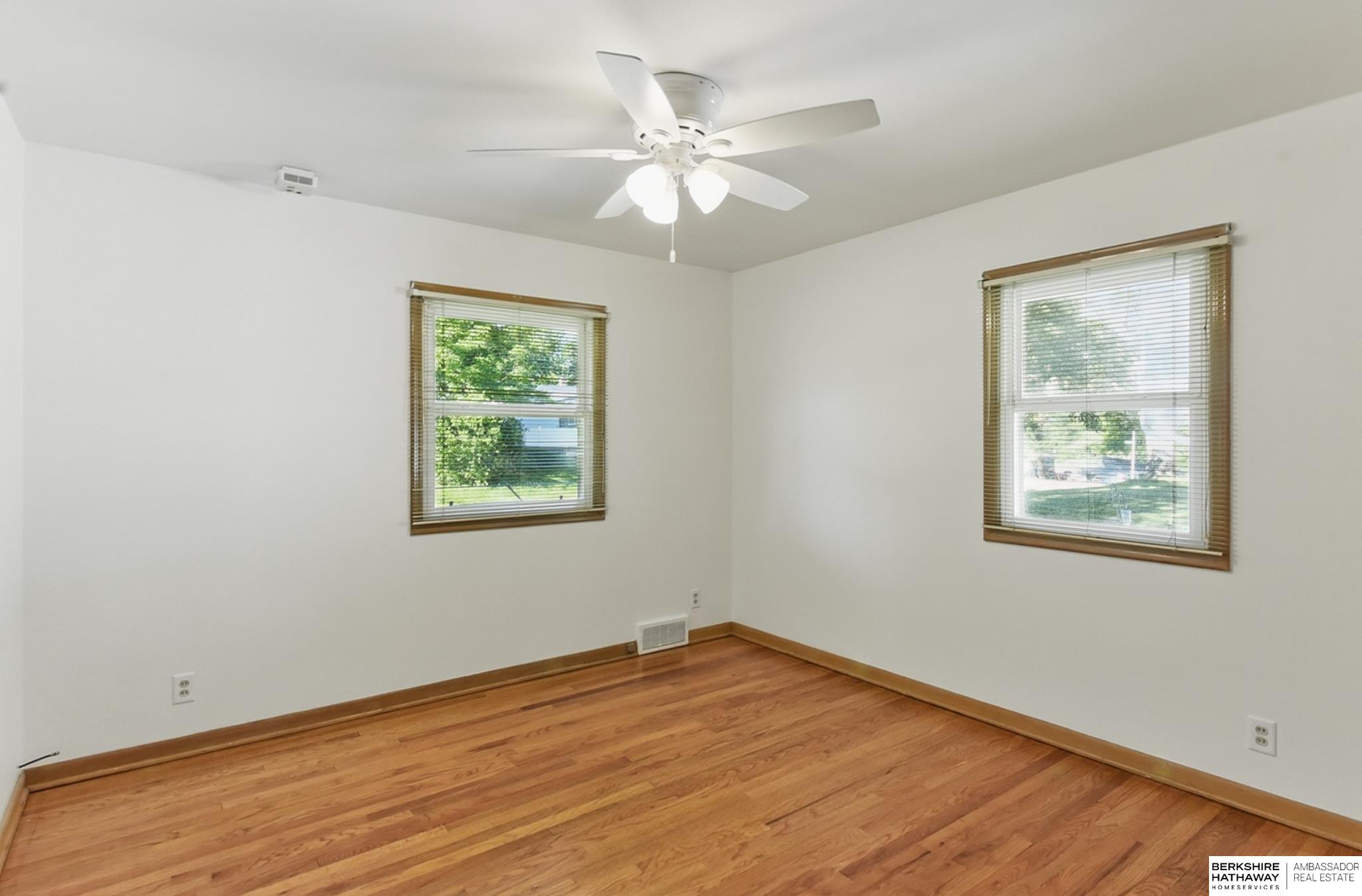 Omaha, Nebraska 68105, United States, 3 Bedrooms Bedrooms, ,2 BathroomsBathrooms,Residential,Pending,136922