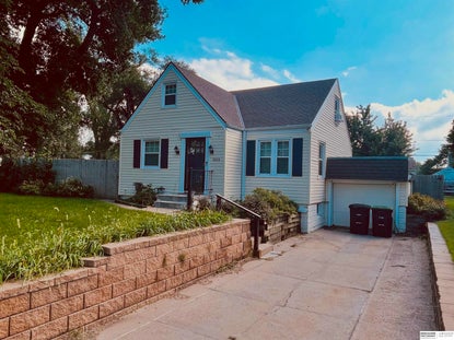 5835 Oak St – Investment Home
