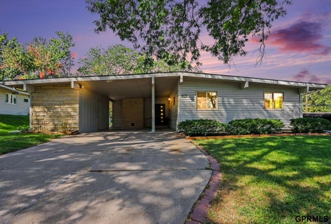Photo of 821 Mulder Drive, Lincoln, NE 68510 (MLS # 22626454)