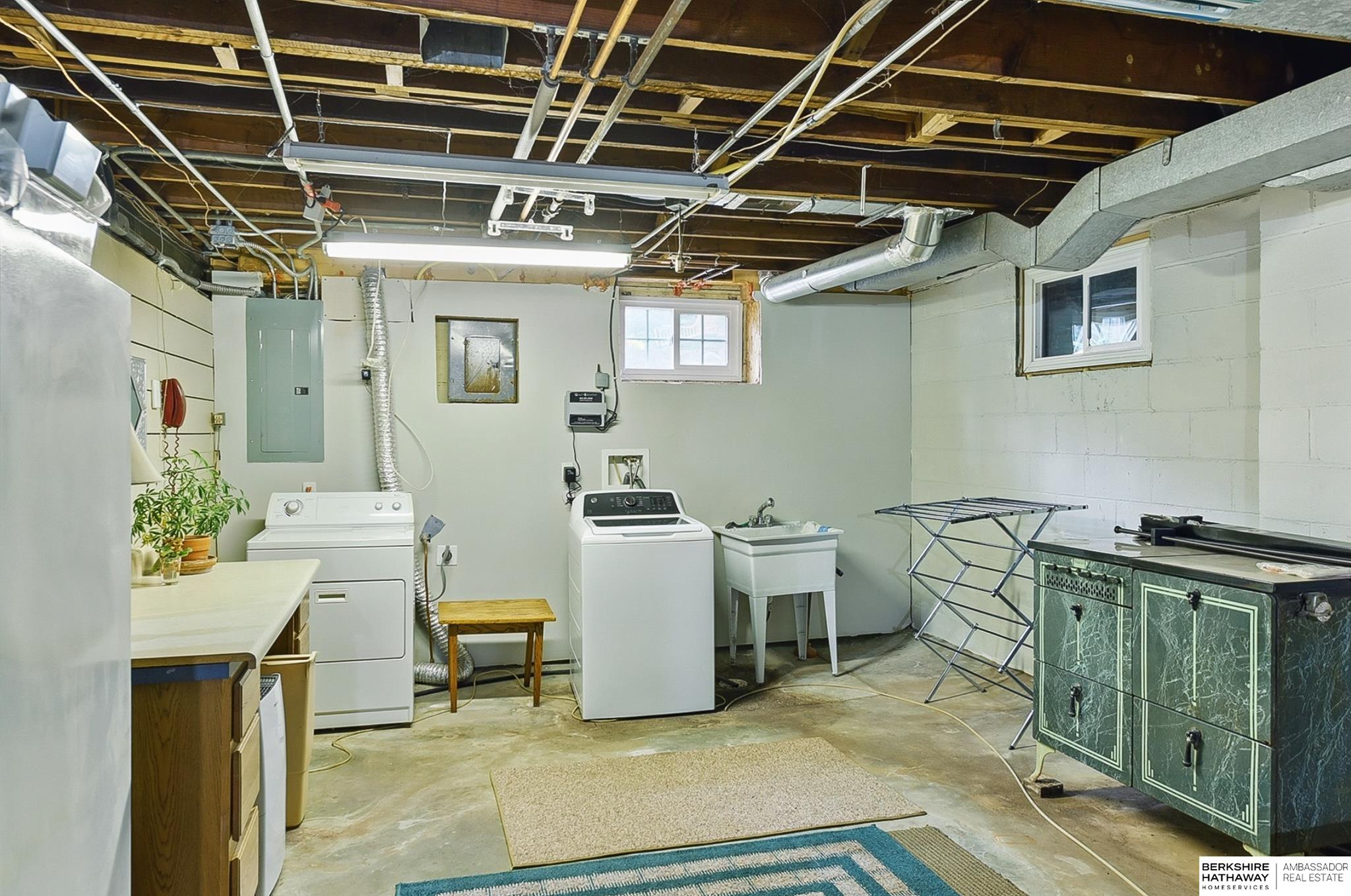 Omaha, Nebraska 68132, United States, 5 Bedrooms Bedrooms, ,2 BathroomsBathrooms,Residential,Active,141122