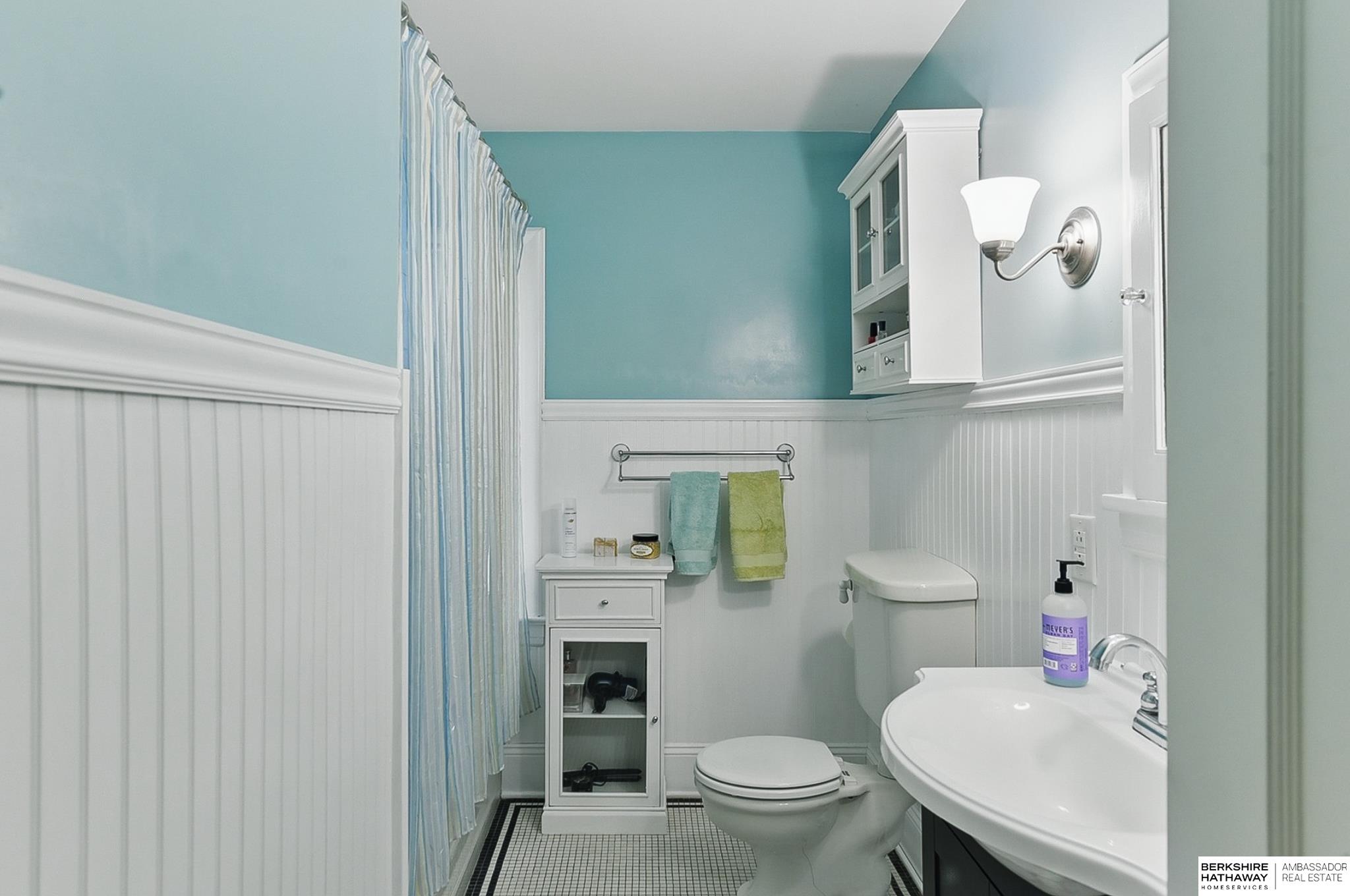 Omaha, Nebraska 68132, United States, 5 Bedrooms Bedrooms, ,2 BathroomsBathrooms,Residential,Active,141122