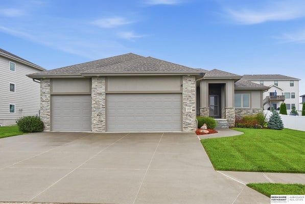 18458 GREENLEAF ST, OMAHA, NE 68136 - Image cb4dd4902b976ab8a2db507d084750ce/2915653487