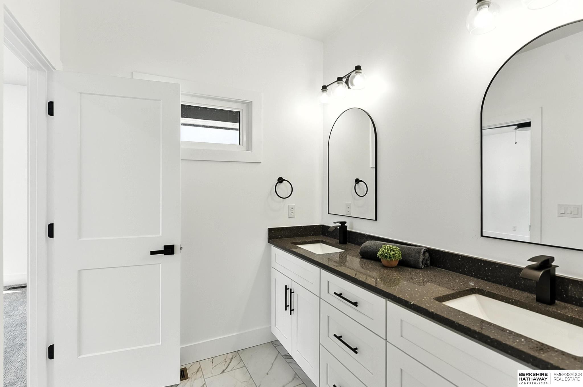 Gretna, Nebraska 68028, United States, 5 Bedrooms Bedrooms, ,3 BathroomsBathrooms,Residential,Active,152542