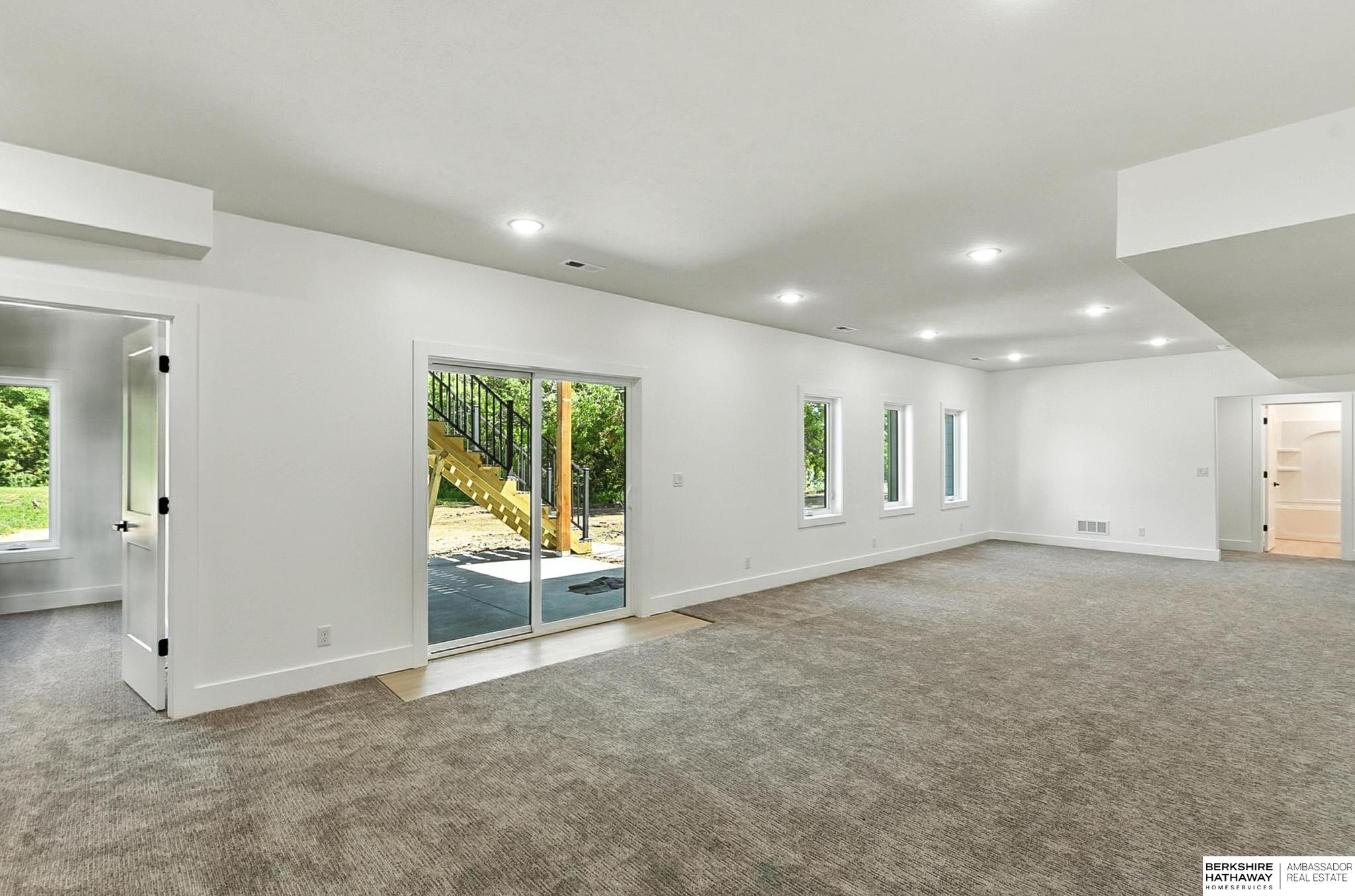 Gretna, Nebraska 68028, United States, 5 Bedrooms Bedrooms, ,3 BathroomsBathrooms,Residential,Active,152542