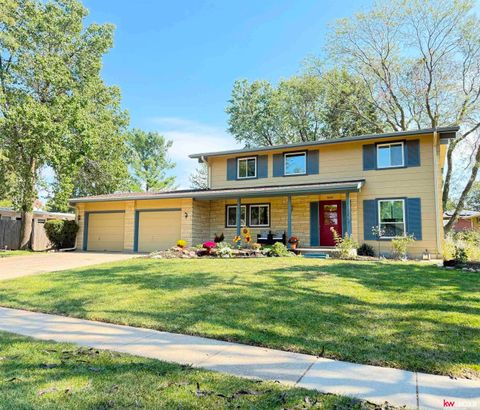 Photo of 630 Cottonwood Drive, Lincoln, NE 68510 (MLS # 22535218)