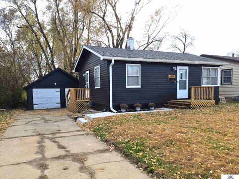 Photo of 4613 Redick Avenue, Omaha, NE 68152 (MLS # 22533002)