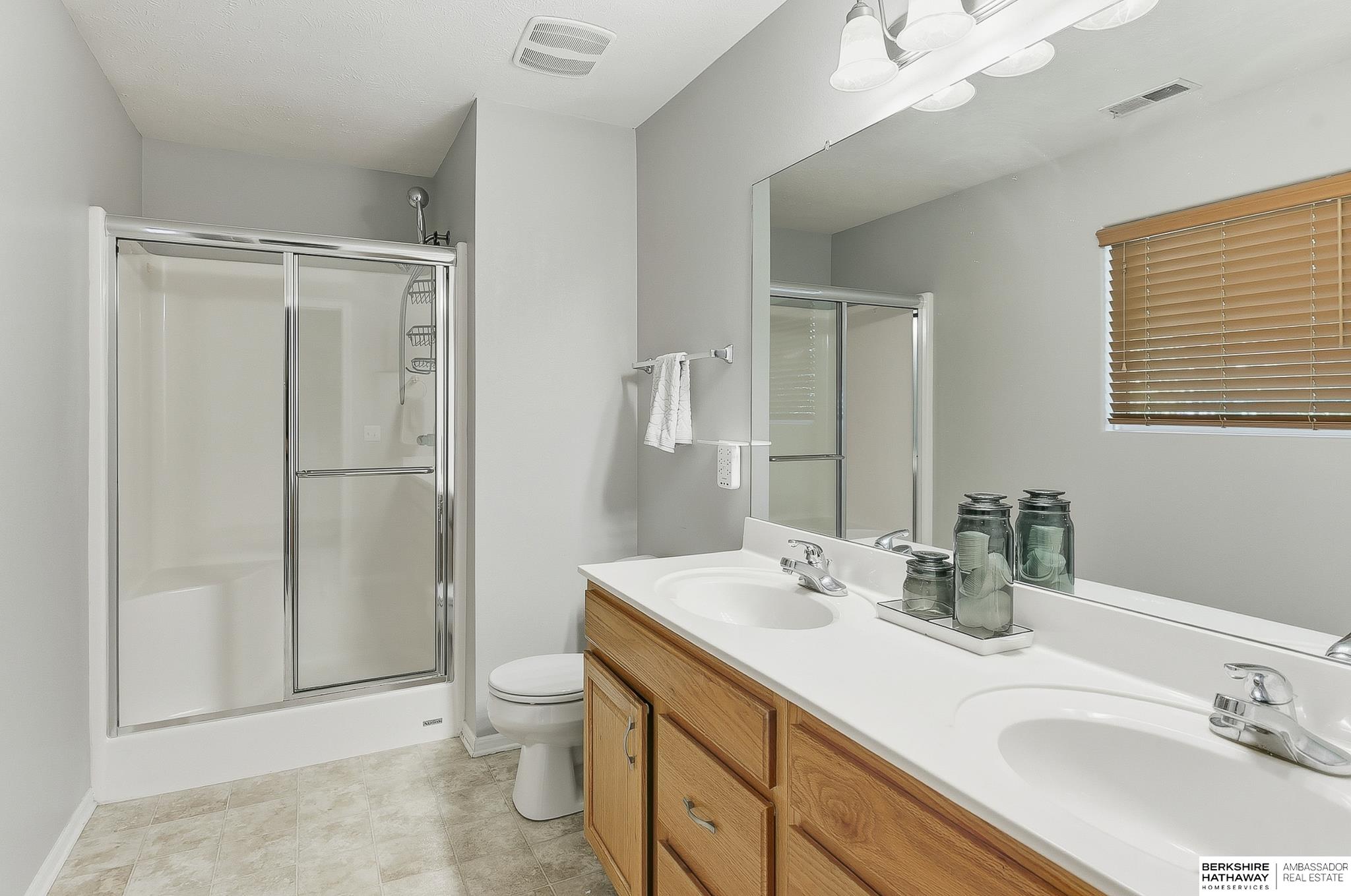 Omaha, Nebraska 68135, United States, 3 Bedrooms Bedrooms, ,3 BathroomsBathrooms,Residential,Active,225051