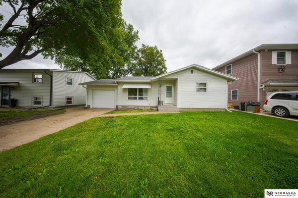 1824 MAYFAIR AVE, FREMONT, NE 68025 - Image ccabf6ea9c44619adbd2ea341d7a4ccc/2269354531