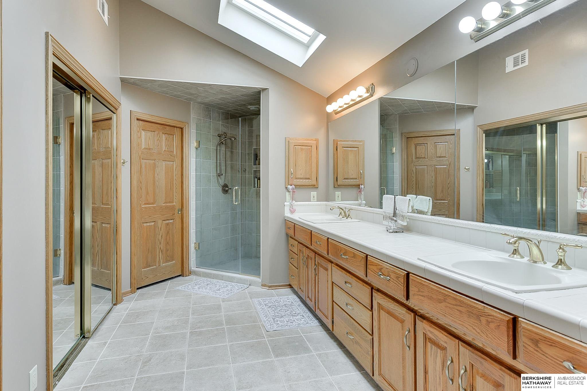 Omaha, Nebraska 68114, United States, 5 Bedrooms Bedrooms, ,4 BathroomsBathrooms,Residential,Active,111138