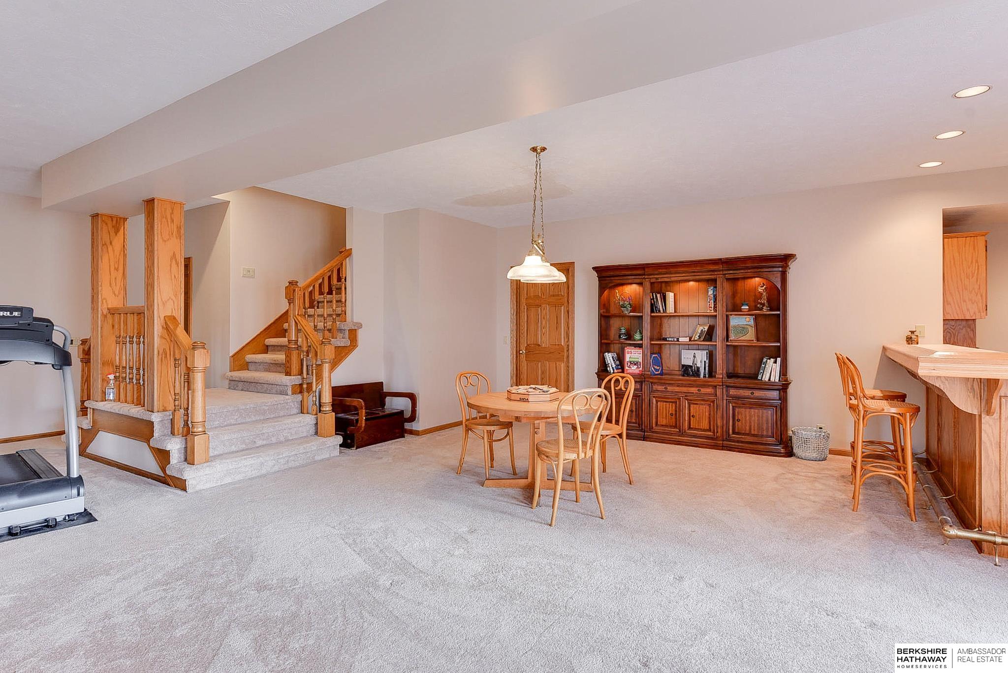 Omaha, Nebraska 68114, United States, 5 Bedrooms Bedrooms, ,4 BathroomsBathrooms,Residential,Active,111138