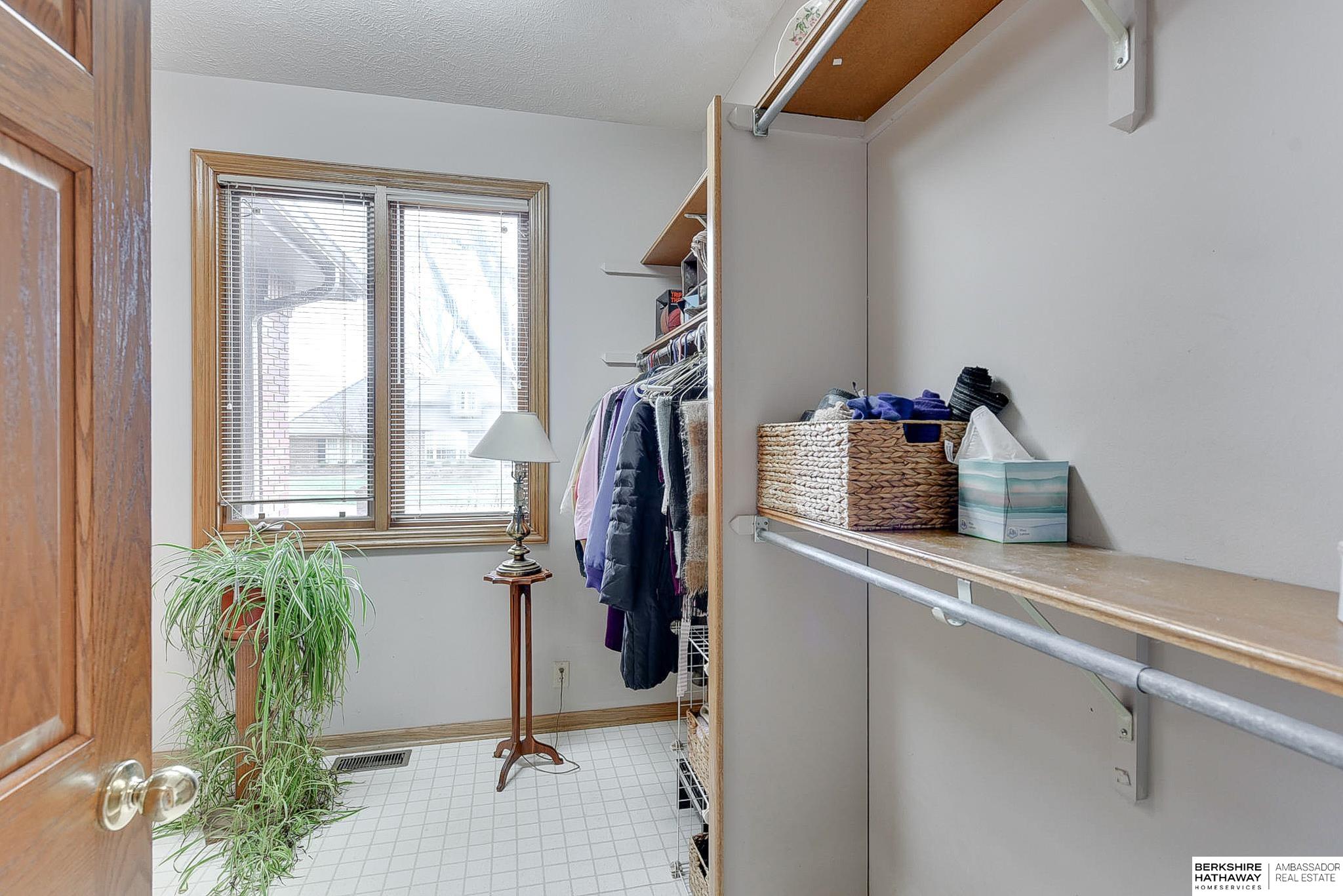 Omaha, Nebraska 68114, United States, 5 Bedrooms Bedrooms, ,4 BathroomsBathrooms,Residential,Active,111138