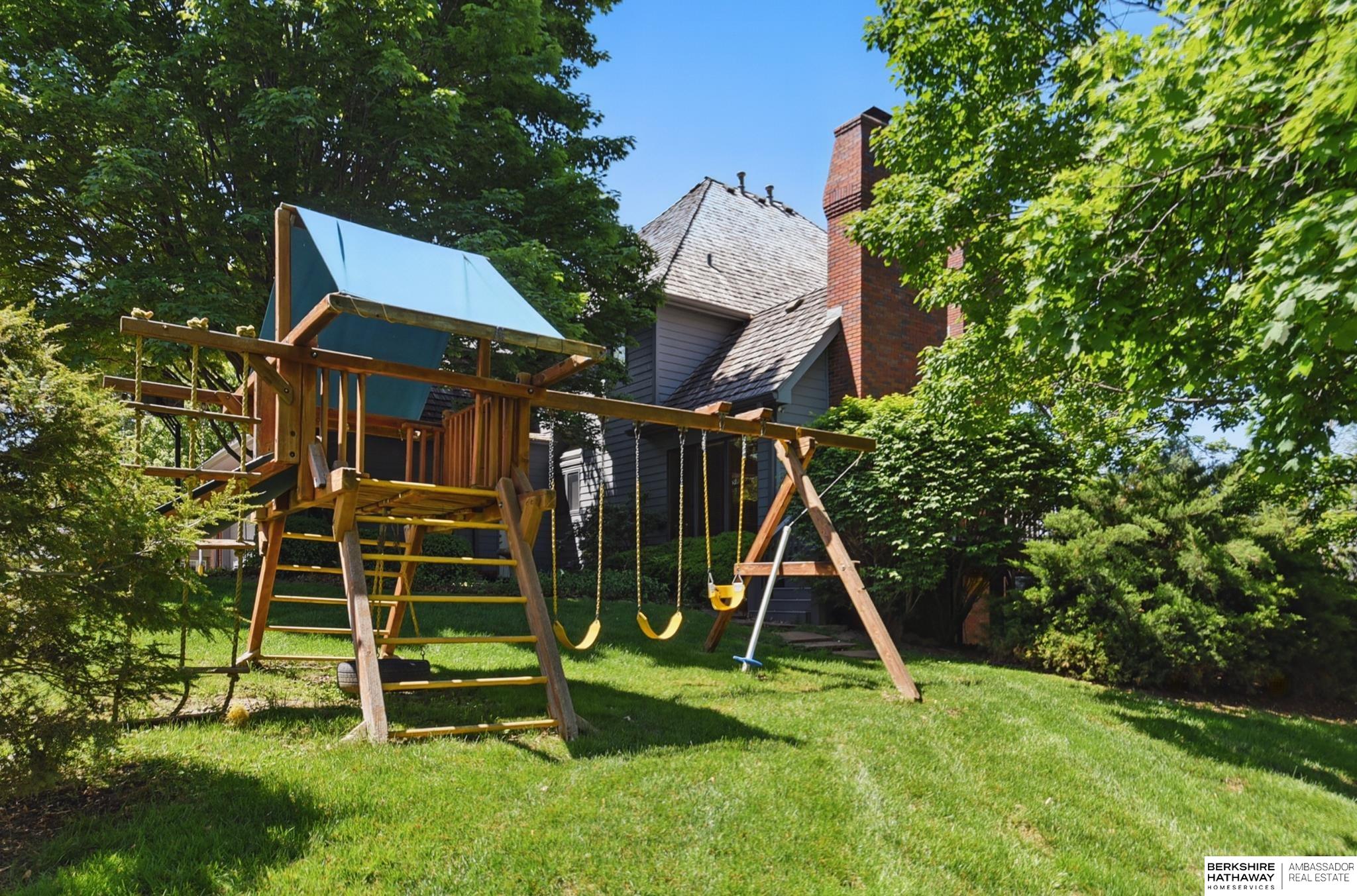 Omaha, Nebraska 68114, United States, 5 Bedrooms Bedrooms, ,4 BathroomsBathrooms,Residential,Active,111138