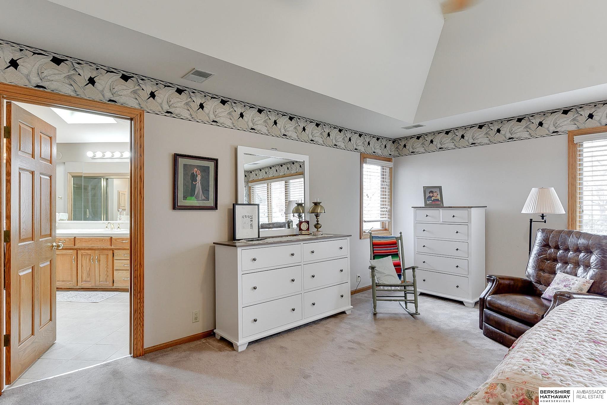 Omaha, Nebraska 68114, United States, 5 Bedrooms Bedrooms, ,4 BathroomsBathrooms,Residential,Active,111138