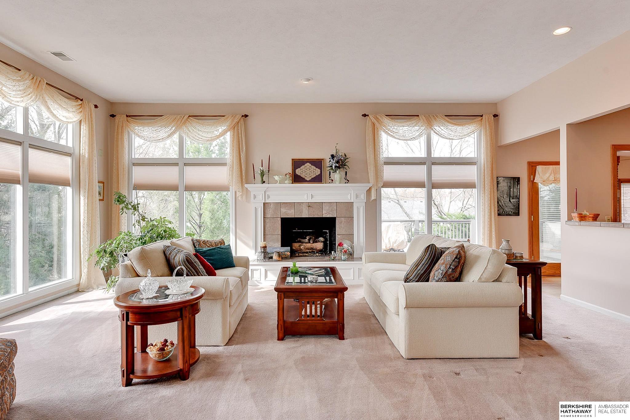 Omaha, Nebraska 68114, United States, 5 Bedrooms Bedrooms, ,4 BathroomsBathrooms,Residential,Active,111138