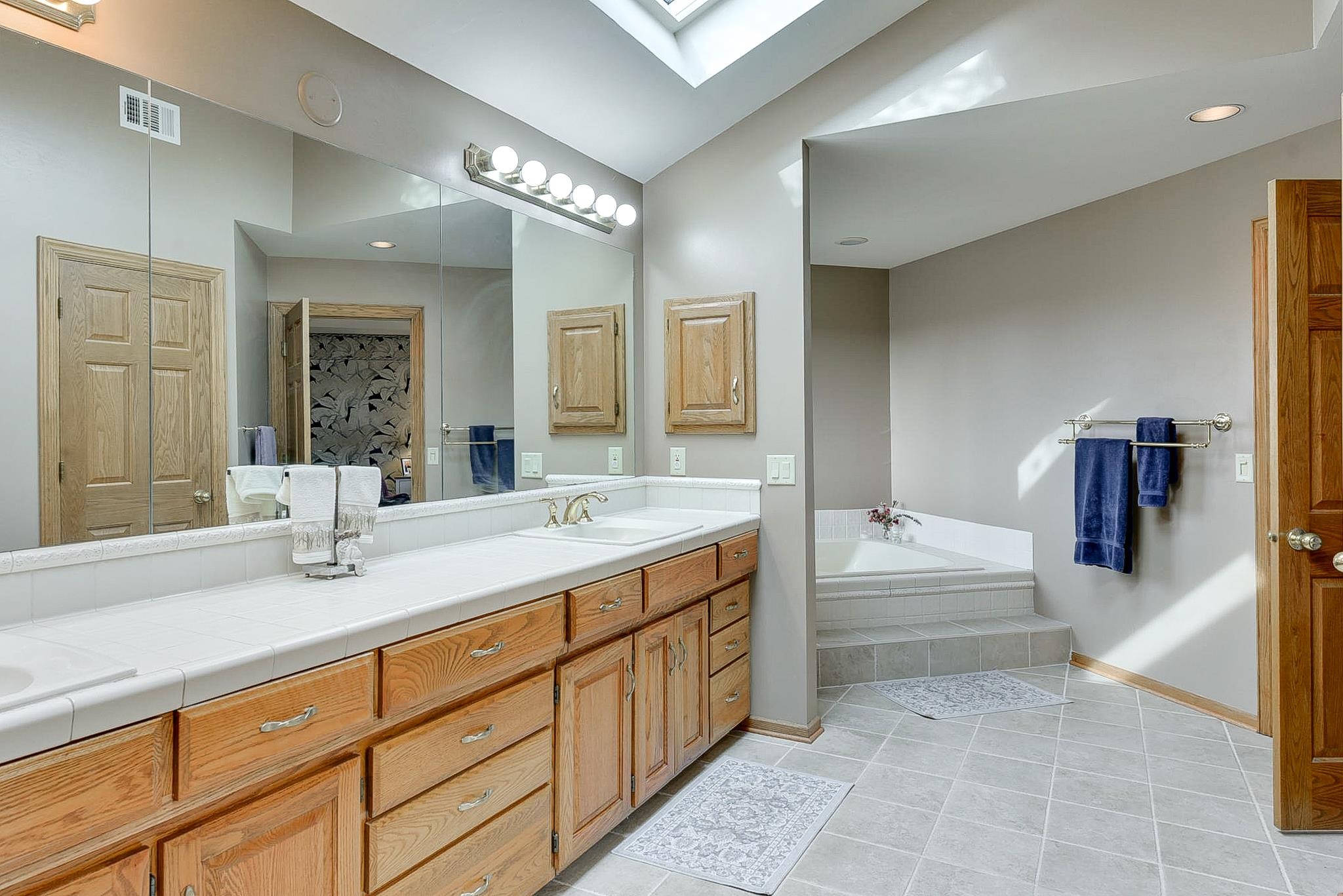 Omaha, Nebraska 68114, United States, 5 Bedrooms Bedrooms, ,4 BathroomsBathrooms,Residential,Active,111138