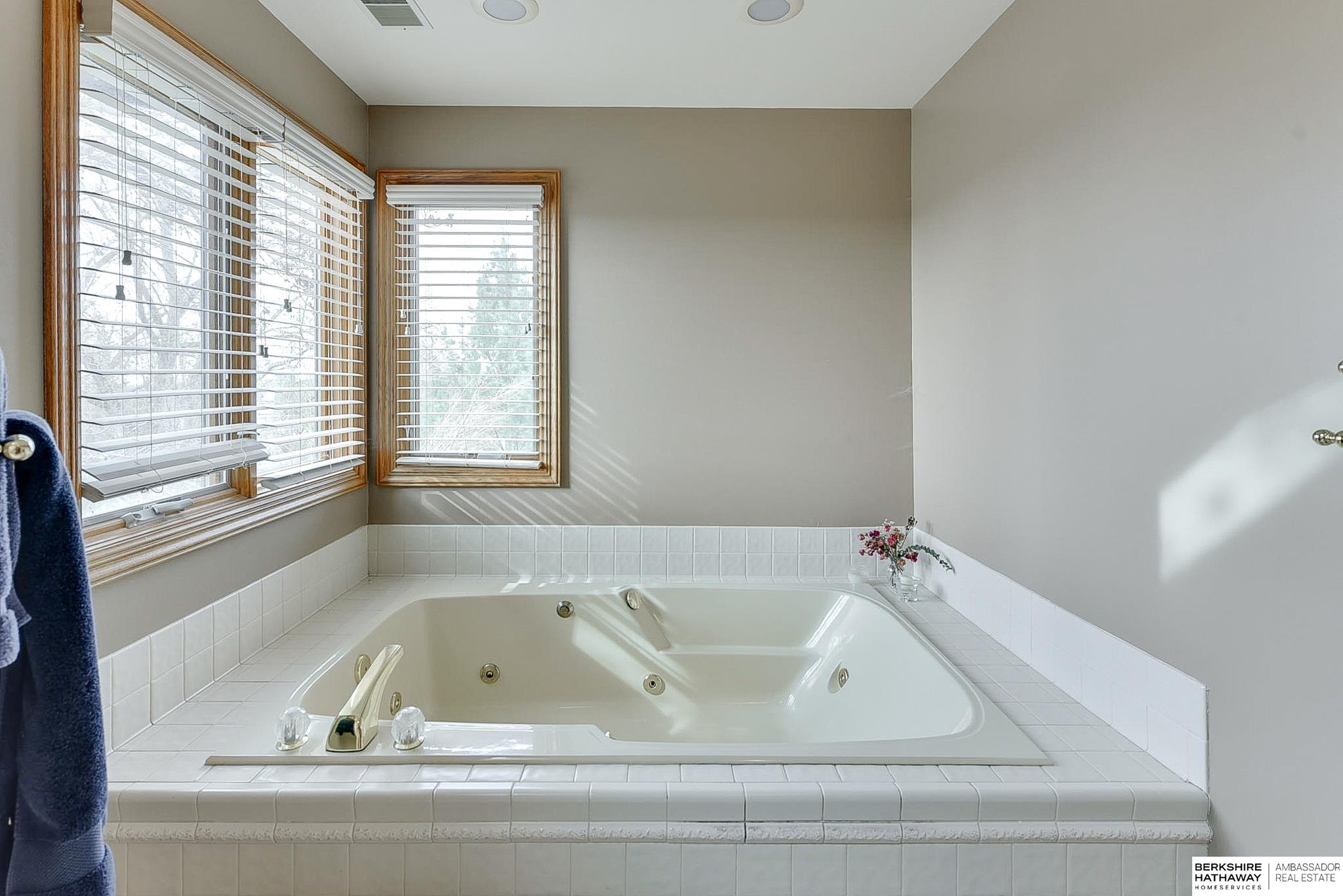 Omaha, Nebraska 68114, United States, 5 Bedrooms Bedrooms, ,4 BathroomsBathrooms,Residential,Active,111138