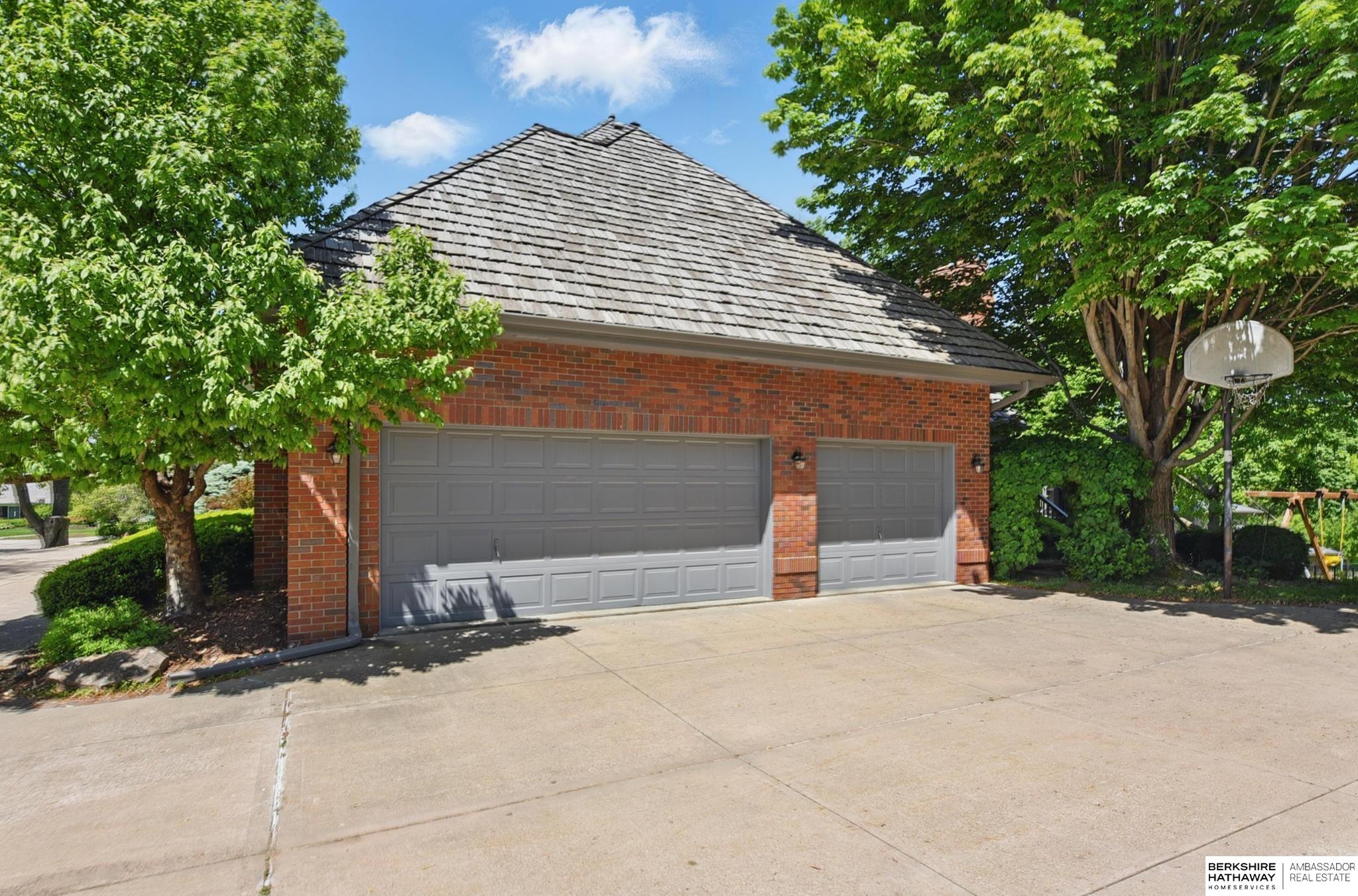 Omaha, Nebraska 68114, United States, 5 Bedrooms Bedrooms, ,4 BathroomsBathrooms,Residential,Active,111138