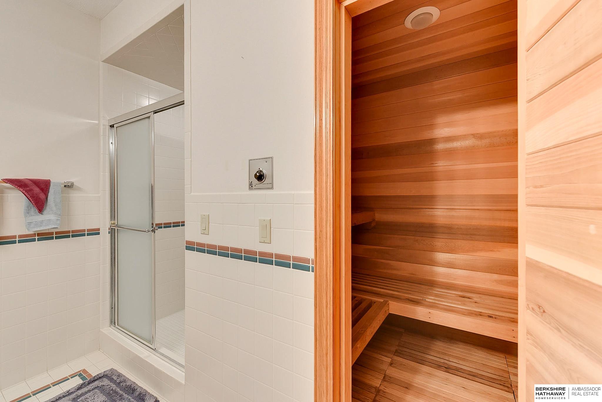 Omaha, Nebraska 68114, United States, 5 Bedrooms Bedrooms, ,4 BathroomsBathrooms,Residential,Active,111138