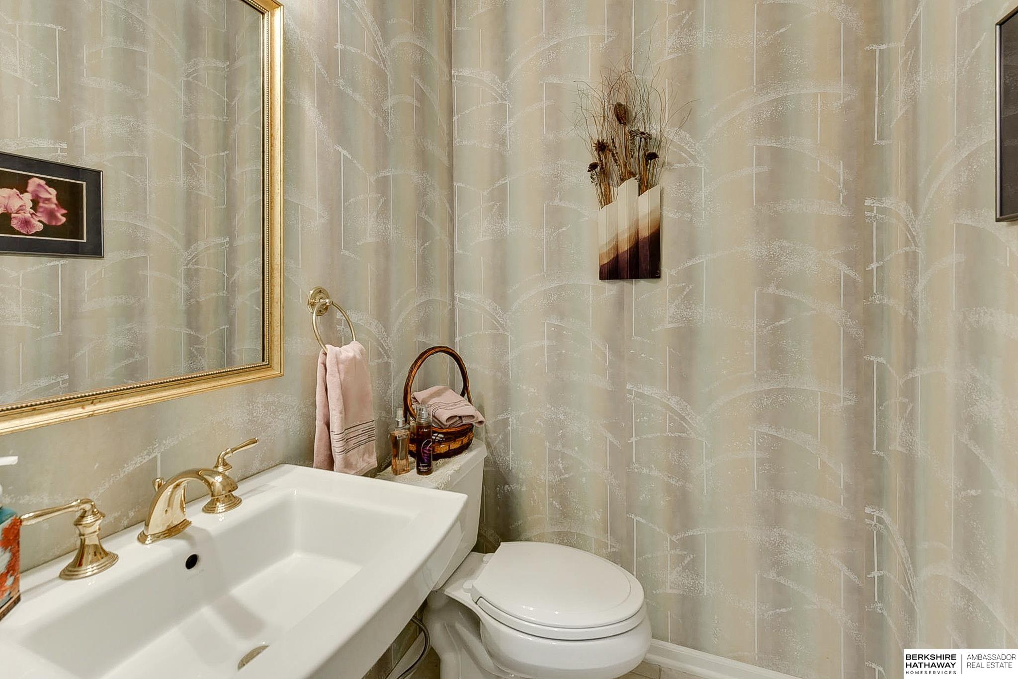 Omaha, Nebraska 68114, United States, 5 Bedrooms Bedrooms, ,4 BathroomsBathrooms,Residential,Active,111138