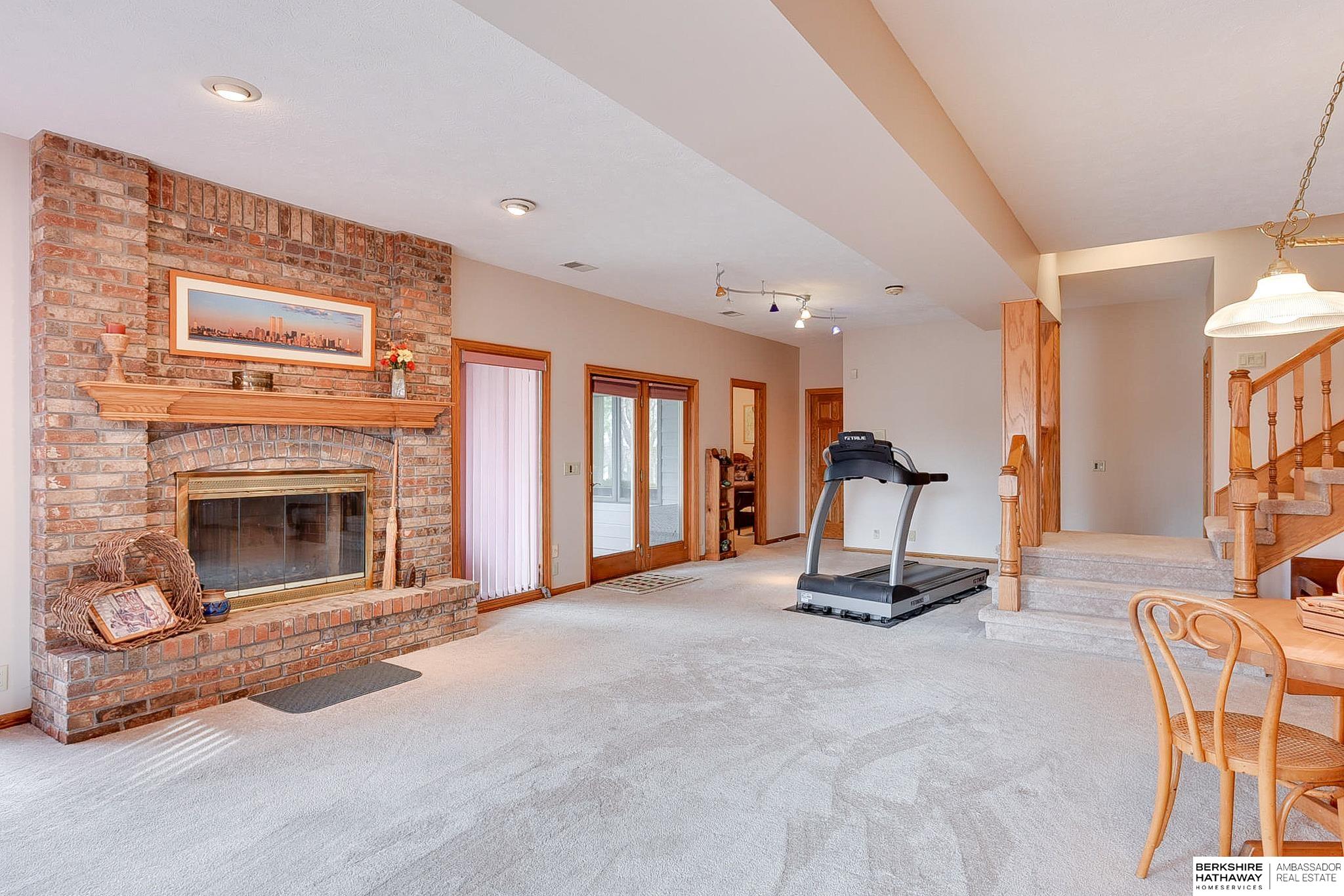 Omaha, Nebraska 68114, United States, 5 Bedrooms Bedrooms, ,4 BathroomsBathrooms,Residential,Active,111138