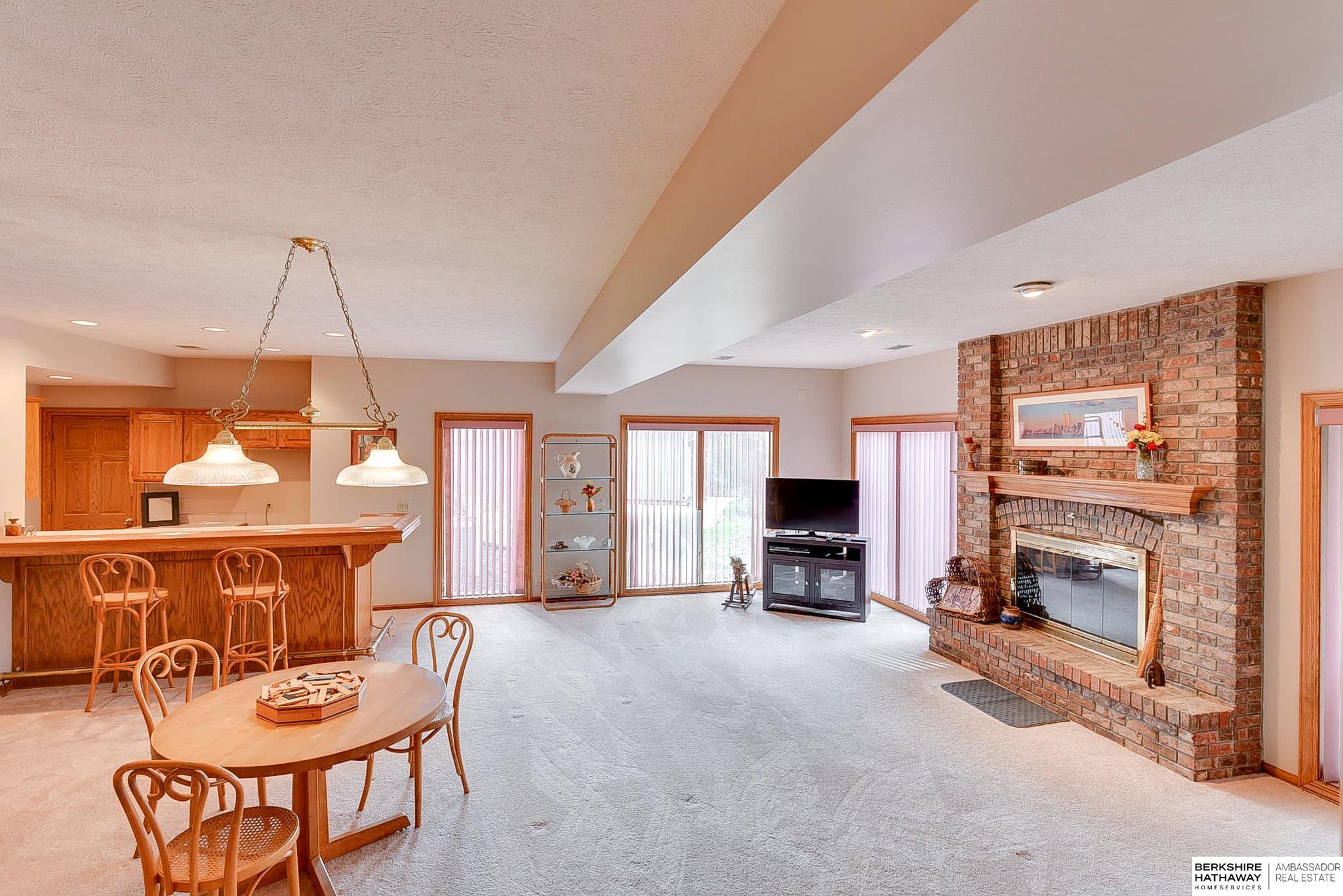 Omaha, Nebraska 68114, United States, 5 Bedrooms Bedrooms, ,4 BathroomsBathrooms,Residential,Active,111138