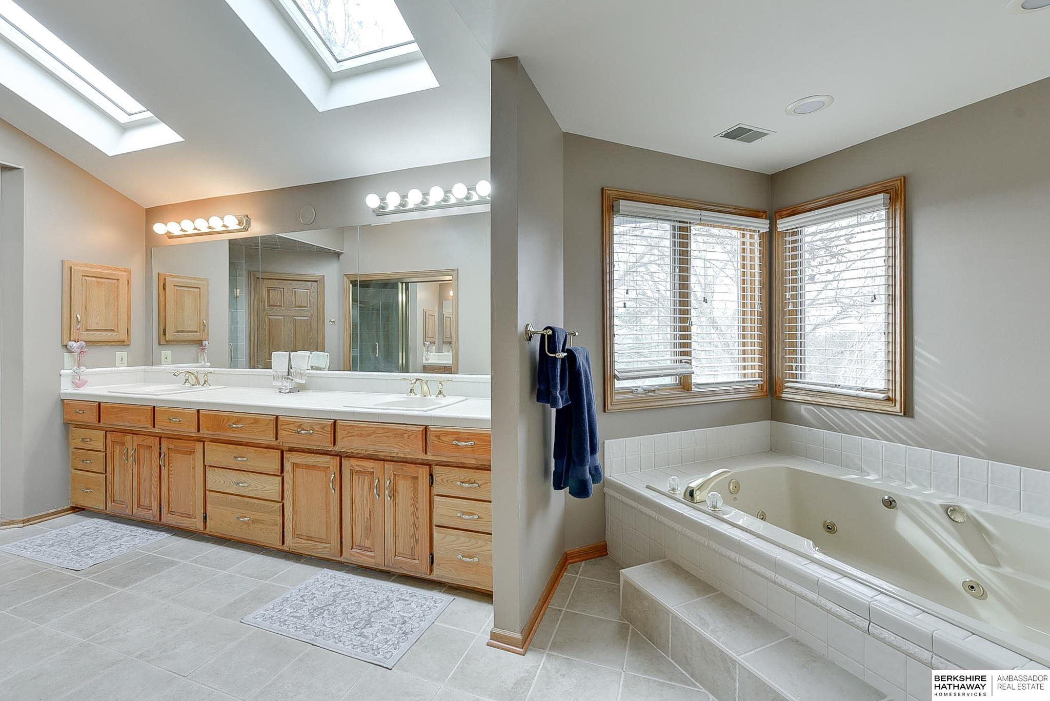 Omaha, Nebraska 68114, United States, 5 Bedrooms Bedrooms, ,4 BathroomsBathrooms,Residential,Active,111138